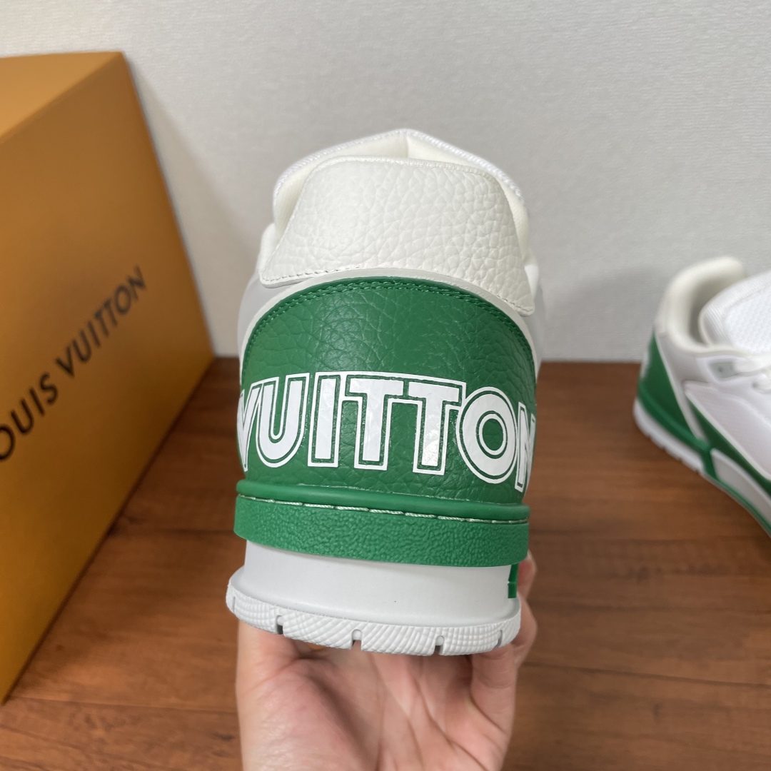Louis Vuitton Trainer Sneakers in Green and White Leather 6 cmp i1742039274224 3666 0 4