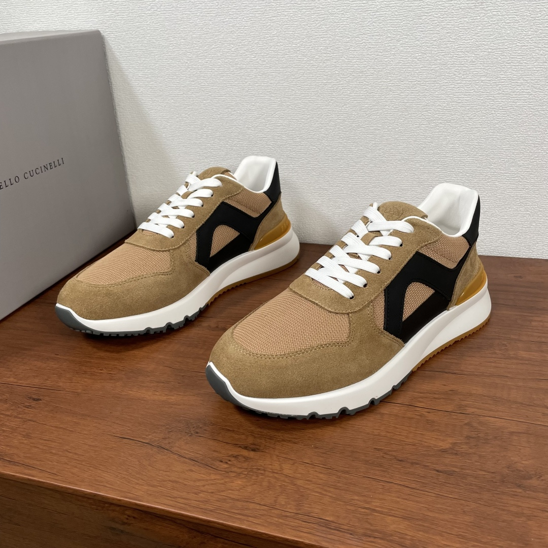 NO:275821,Brunello Cucinelli (BC) men's spliced ​​sneakers shipped. This sneaker uses suede cowhide leather spliced ​​fabric mesh upper, side and heel calf leather decoration, multi-color splicing style design to create a unique color effect and enhance the contrast of the shoes. The style is fashionable and stylish, matched with a classic two-color rubber thick sole, the tongue and heel are decorated with brand badges, and the soft sheepskin inner lining further enhances the feel of the feet. The iconic integrated punching movable foot bed is decorated with a logo, comfortable and breathable, and a men's shoe that is full of fashion!  With original box packaging dust bag!  Size 39-40-41-42-43-44 Standard leather shoe size (38/45 can be customized but does not support return and exchange) Item number BC color-blocking sneakers Brown, brunello cucinelli,sneakers,cowhide,sheepskin19860909Brunello Cucinelli(BC)男士拼接运动鞋出货 这款运动鞋采用绒面牛皮革拼接织物网眼鞋面,侧面及后跟小牛皮革装饰,多色拼接风格设计,营造出别致色彩效果,增强了鞋子的对比感.款式时尚有型,搭配经典双色橡胶厚底,鞋舌及后跟饰以品牌徽章,柔软羊皮内里进一步提升脚感,标志性一体冲孔活动脚床饰有logo,舒适透气,时尚度拉满的一款男鞋！配原盒包装防尘袋！ 尺码39-40-41-42-43-44 标准皮鞋码（38/45可定做但不支持退换） 货号BC拼色运动鞋 棕色,,brunello cucinelli,sneakers,cowhide,sheepskin,Men's shoes