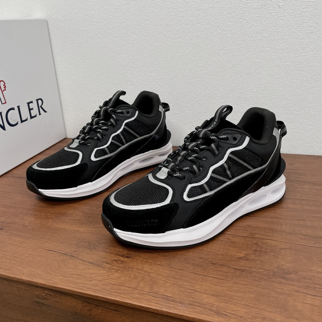NO:277573,Coded Moncler/Shield New Men's Sports Shoes This sneaker is made of fabric mesh upper spliced ​​suede cowhide leather and smooth calf leather, with geometric contrasting color splicing design, with eye-catching and M-shaped webbing details on the sides, the heel cowhide leather is wrapped with classic three-color webbing details and webbing horizontal pull tabs, the toe is decorated with embossed logo logo on the outside, the webbing eye is matched with two-color round cotton laces, paired with black and white hollow rubber shock-absorbing outsole, and the heel is decorated with MQ exclusive badge. The fabric inner lining and foot pads are fashionable, comfortable and breathable!  Fitted with a full set of dustproof bags in original packaging!  Size 39-40-41-42-43-44 Standard leather shoes size Article number MQ mesh color block sports shoes Black, christian louboutin, Moncler, sneakers, cowhide19860909编码 Moncler/蒙口 新款男士运动鞋 这款运动鞋采用织物网眼鞋面拼接绒面牛皮革和光滑小牛皮制成,几何图形撞色拼接设计,侧面饰有醒目标识和M字形织带细节,后跟牛皮革包裹饰有经典三色织带细节和织带横拉袢,鞋头外侧饰有压纹logo标识,织带鞋眼搭配双色圆形棉鞋带,搭配黑白镂空橡胶减震大底,后跟饰以MQ专属徽章.织物内里及垫脚,上脚时尚舒适透气！配全套原包装防尘袋！ 尺码39-40-41-42-43-44 标准皮鞋尺码 货号MQ网面拼色运动鞋 黑色,,christian louboutin,Moncler,sneakers,cowhide,Men's shoes
