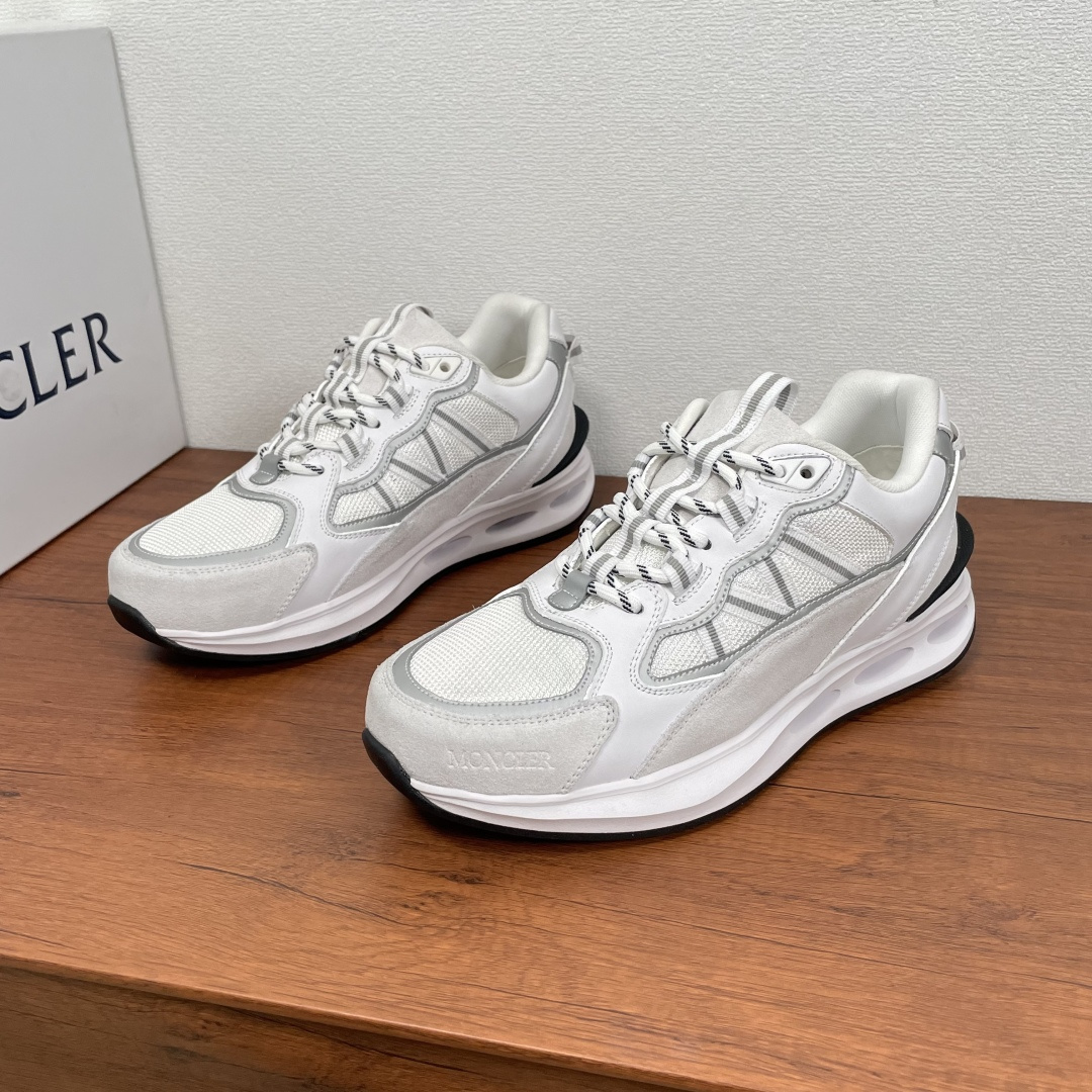 NO:277579,Coded Moncler/Shield New Men's Sports Shoes This sneaker is made of fabric mesh upper spliced ​​suede cowhide leather and smooth calf leather, with geometric contrasting color splicing design, with eye-catching and M-shaped webbing details on the sides, the heel cowhide leather is wrapped with classic three-color webbing details and webbing horizontal pull tabs, the toe is decorated with embossed logo logo on the outside, the webbing eye is matched with two-color round cotton laces, paired with black and white hollow rubber shock-absorbing outsole, and the heel is decorated with MQ exclusive badge. The fabric inner lining and foot pads are fashionable, comfortable and breathable!  Fitted with a full set of dustproof bags in original packaging!  Size 39-40-41-42-43-44 Standard leather shoes size Article number MQ mesh color block sports shoes White, christian louboutin, Moncler, sneakers, cowhide19860909编码 Moncler/蒙口 新款男士运动鞋 这款运动鞋采用织物网眼鞋面拼接绒面牛皮革和光滑小牛皮制成,几何图形撞色拼接设计,侧面饰有醒目标识和M字形织带细节,后跟牛皮革包裹饰有经典三色织带细节和织带横拉袢,鞋头外侧饰有压纹logo标识,织带鞋眼搭配双色圆形棉鞋带,搭配黑白镂空橡胶减震大底,后跟饰以MQ专属徽章.织物内里及垫脚,上脚时尚舒适透气！配全套原包装防尘袋！ 尺码39-40-41-42-43-44 标准皮鞋尺码 货号MQ网面拼色运动鞋 白色,,christian louboutin,Moncler,sneakers,cowhide,Men's shoes