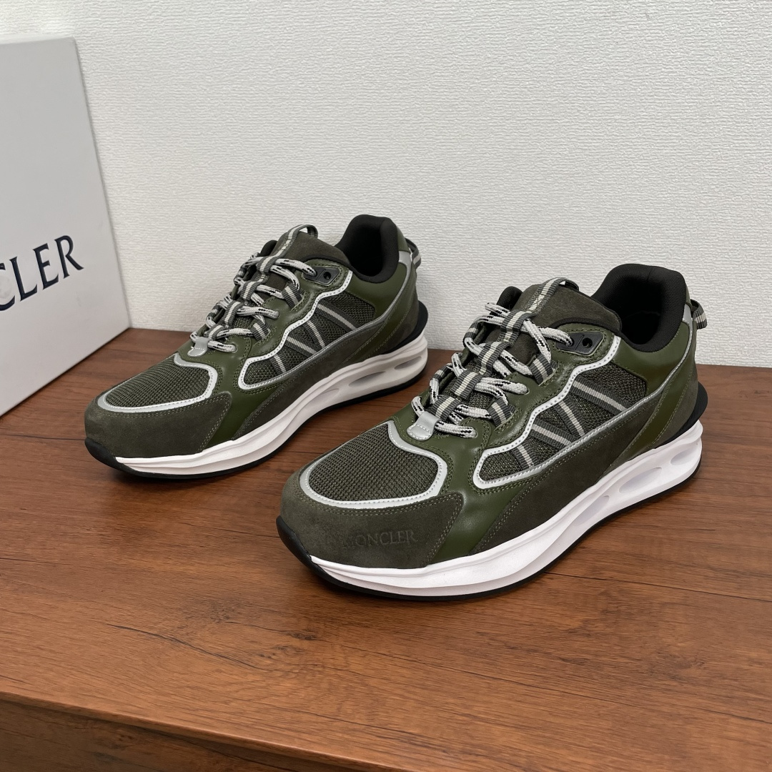 NO:277601,Coded Moncler/Shield New Men's Sports Shoes This sneaker is made of fabric mesh upper spliced ​​suede cowhide leather and smooth calf leather, with geometric contrasting color splicing design, with eye-catching and M-shaped webbing details on the sides, the heel cowhide leather is wrapped with classic three-color webbing details and webbing horizontal pull tabs, the toe is decorated with embossed logo logo on the outside, the webbing eye is matched with two-color round cotton laces, paired with black and white hollow rubber shock-absorbing outsole, and the heel is decorated with MQ exclusive badge. The fabric inner lining and foot pads are fashionable, comfortable and breathable!  Fitted with a full set of dustproof bags in original packaging!  Size 39-40-41-42-43-44 Standard leather shoes size Article number MQ mesh color-blocking sneakers Military green, christian louboutin, Moncler, sneakers, cowhide19860909编码 Moncler/蒙口 新款男士运动鞋 这款运动鞋采用织物网眼鞋面拼接绒面牛皮革和光滑小牛皮制成,几何图形撞色拼接设计,侧面饰有醒目标识和M字形织带细节,后跟牛皮革包裹饰有经典三色织带细节和织带横拉袢,鞋头外侧饰有压纹logo标识,织带鞋眼搭配双色圆形棉鞋带,搭配黑白镂空橡胶减震大底,后跟饰以MQ专属徽章.织物内里及垫脚,上脚时尚舒适透气！配全套原包装防尘袋！ 尺码39-40-41-42-43-44 标准皮鞋尺码 货号MQ网面拼色运动鞋 军绿,,christian louboutin,Moncler,sneakers,cowhide,Men's shoes