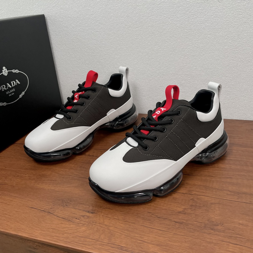 NO:277976,Code YS004050 Prada Men's new air cushion casual sneakers shipped. Classic pure original air cushion shoes are shipped. They are made of matte cowhide and are spliced ​​with customer-supplied fabric uppers. Heel lifting and pulling tabs. The overall wrapping details of calfskin. The red rubber webbing on the tongue is decorated with brand logo letters. Classic sports shoes style. Original super flexible air cushion sole, rubber bottom wrapping, high comfort, excellent anti-slip and shock absorption performance. Style. All calfskin inside, standard logo cowhide foot pads, comfortable and atmospheric on the feet. With a full set of original packaging dust bags!  Size 39-40-41-42-43-44 Standard leather shoes size Article number 2EG196 White dark green, Prada, Prada, Sneakers, cowhide19860909编码YS004050 Prada/普拉达 男士新款气垫休闲运动鞋出货 经典纯原气垫鞋出货,采用雾面牛皮拼接客供织物鞋面,后跟鞋提拉袢小牛皮整体包裹细节,鞋舌红色橡胶织带饰有品牌logo字母,经典运动鞋版型,原厂超柔韧气垫大底,橡胶底层包裹,舒适度高,防滑及减震性能极好,款式.内里全小牛皮,标配徽标牛皮垫脚,上脚舒适大气.配全套原包装防尘袋！ 码数39-40-41-42-43-44 标准皮鞋尺码 货号2EG196 白墨绿,,prada,prada,sneakers,cowhide,Men's shoes