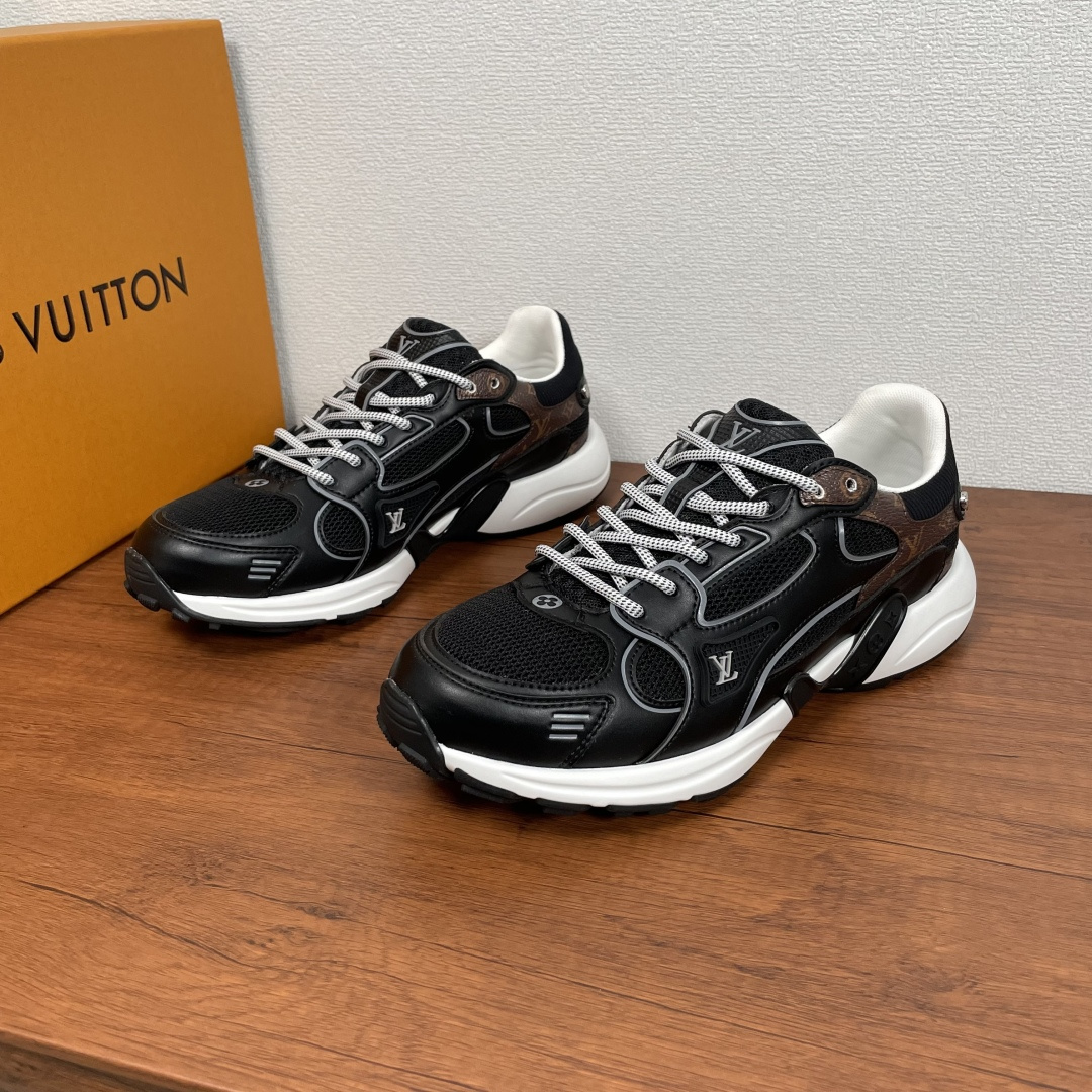 NO:278612,Coded LV OLYMPIA sneakers This LV Olympia sneakers use mesh fabric, synthetic leather and Monogram canvas to create a trendy sports configuration, pointing out the inspiration of running shoes. Classic elements such as metal studs, LV letters and Monogram flowers reveal the brand charm. The light EVA outsole makes for a comfortable and comfortable wearing experience. There is no need to say much about the comfort of the shoes of donkeys. It is equipped with a full set of original packaging!  Women's Size 35-36-37-38-39 (40/41 can be customized but does not support return and exchange) Men's Size 39-40-41-42-43-44 (38/45 can be customized but does not support return and exchange) Standard leather shoe size Article number 1A5532 Black,,louis vuitton,louis vuitton,louis vuitton,sneakers19860909编码 LV OLYMPIA 运动鞋 本款 LV Olympia 运动鞋以网格面料、合成皮革与 Monogram 帆布裁出潮流运动构型,点明跑鞋的灵感启发.金属饰钉、LV 字母和 Monogram 花卉等经典元素流露品牌韵致.轻盈 EVA 外底成就舒弹穿着体验.驴家的鞋子舒适度自不必多说.配全套原包装！ 女码35-36-37-38-39（40/41可定做但不支持退换） 男码39-40-41-42-43-44（38/45可定做但不支持退换） 标准皮鞋码 货号1A5532 黑色,,louis vuitton,louis vuitton,louis vuitton,sneakers,Men's shoes