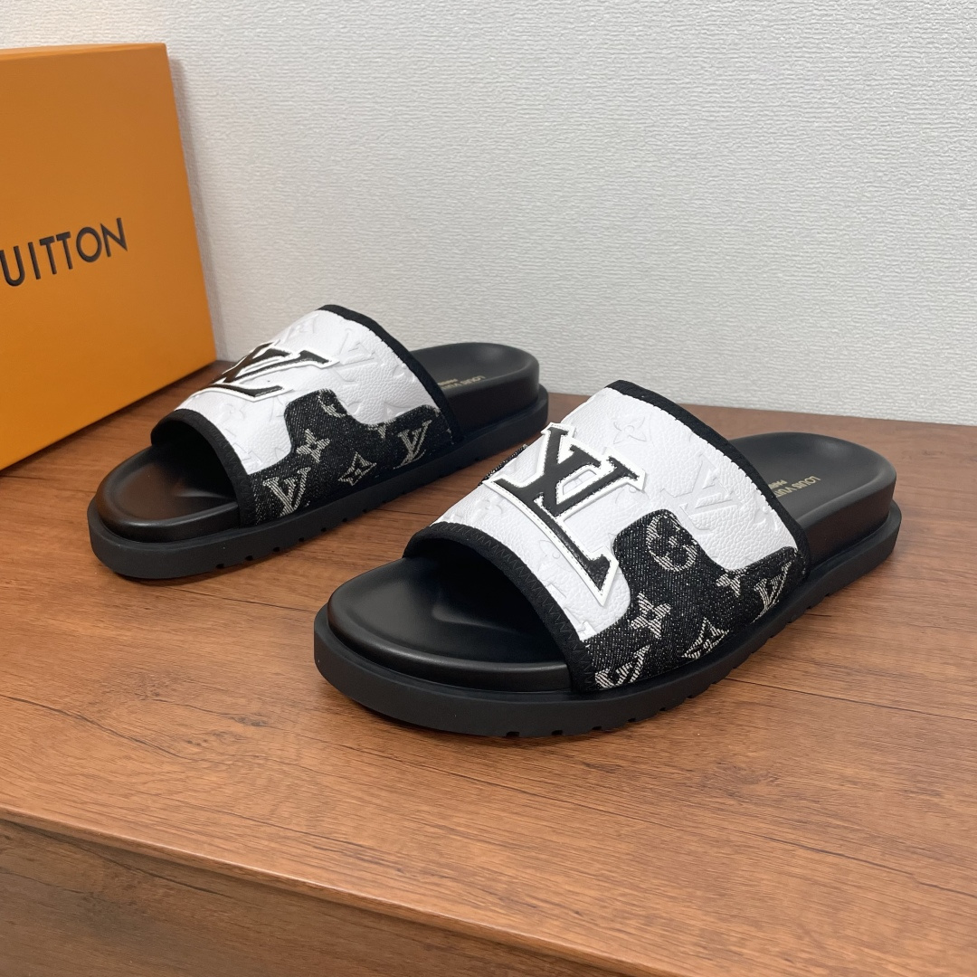 NO:278661,Coded LV letter printed sandals This season's sandals are made of one-slipper type, color-blocking upper design, and the white grain calf leather upper is embossed with Louis Vuitton personalized Monogram pattern, and the denim canvas on both sides are decorated with letter printed decoration. The EVA rubber sole is matched with super soft, comfortable and tough insoles and is decorated with the LV silk-print brand logo. The light and flexible outsole is imprinted with Louis Vuitton logo. The soft leather lining is light and comfortable on the feet, and has strong wrapping. It is equipped with a full set of original packaging dust bags!  Size number 39-40-41-42-43-44 Standard leather shoe size (38/45 can be customized but does not support return and exchange) Item number 0253 denim color-blocking sandals black,,louis vuitton,louis vuitton,slippers,cowhide19860909编码 LV 字母印花凉拖 本季凉拖采用一字拖鞋型,拼色鞋面设计,白色粒面小牛皮鞋面压印有路易威登个性化 Monogram 图案,两侧牛仔帆布饰有字母印花装饰.EVA橡胶鞋底搭配超柔舒适韧性鞋垫并饰有LV丝印品牌徽标.轻盈灵活的外底压印路易威登标识.柔软真皮内衬,上脚轻便舒适,包裹性强.配全套原包装防尘袋！ 码数39-40-41-42-43-44 标准皮鞋码（38/45可定做但不支持退换） 货号 0253牛仔拼色凉拖 黑色,,louis vuitton,louis vuitton,slippers,cowhide,Men's shoes