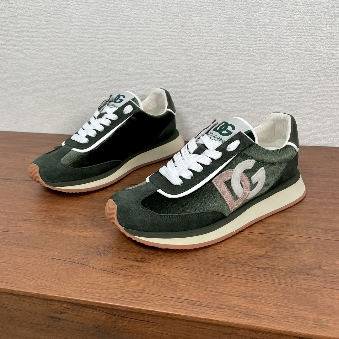 NO:351724,Coded Dolce&Gabbana DG Cushion sneakers This new Cushion sneaker features a suede cowhide spliced ​​velvet mesh upper, a smooth calfskin wrapped in the heel and is embossed with an embossed logo logo on the sides, a contrasting suede leather 
