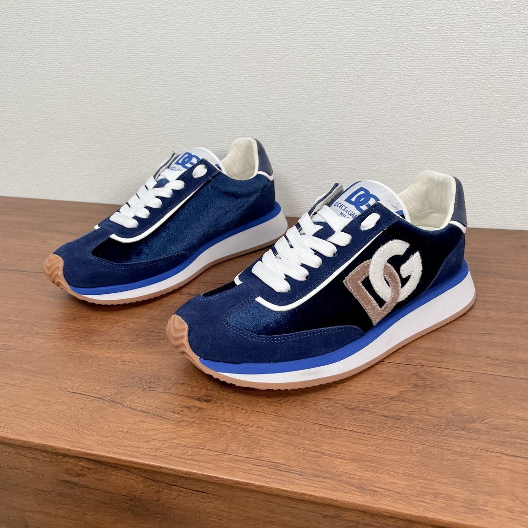 NO:351749,Coded Dolce&Gabbana DG Cushion sneakers This new Cushion sneaker features a suede cowhide spliced ​​velvet mesh upper, a smooth calfskin wrapped in the heel and is embossed with an embossed logo logo on the sides, a contrasting suede leather 