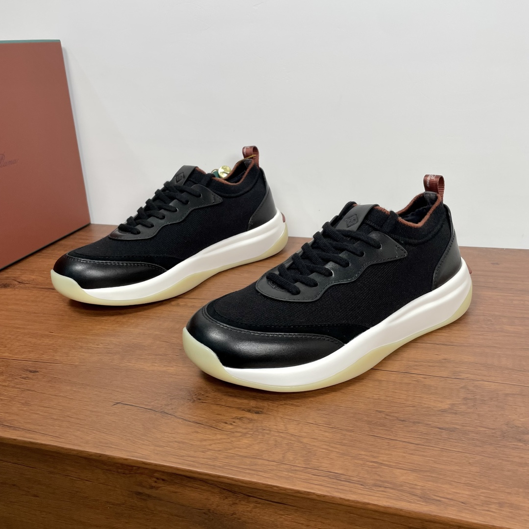 NO:353171,Code YS003443 LoroPiana/NuoyouPiana New LP Casual Sneakers Men's Shoes This sneaker redefines the iconic 410 LP from a modern perspective, adopts a new shape and a wider silhouette design to create an extraordinary and comfortable wearing experience. The ultra-light sole creates a charming modern beauty, Wish wool beaded knitted upper, paired with exquisite lining, soft suede toe, and soft cowhide leather accented by the heel!  Simple and fashionable style, comfortable and breathable on the feet!  With a special counter original box packaging dustproof bag gift bag!  Number of sizes 39-40-41-42-43-44 Standard leather shoe size (45/46 can be customized but does not support return and exchange) Article number 1495 Black,,loro piana,loro piana,sneakers,cowhide19860909编码YS003443 LoroPiana/诺悠翩雅 新款 LP休闲运动鞋男鞋 这款运动鞋以现代视角重新定义标志性410 LP,采用全新外形和更宽大的廓形设计,营造超凡舒适的穿着体验.超轻鞋底营造迷人的现代美感,Wish羊毛珠地针织鞋面,搭配考究衬里,鞋头设有柔软绒面革,鞋跟点缀柔软牛皮革！款式简约时尚,上脚舒适透气！配专柜原盒包装防尘袋礼品袋！ 码数39-40-41-42-43-44 标准皮鞋码（45/46可定做但不支持退换） 货号1495 黑色,,loro piana,loro piana,sneakers,cowhide,Men's shoes