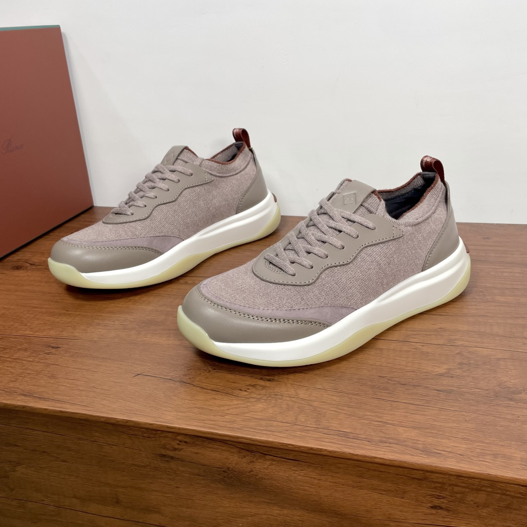 NO:353199,Code YS003443 LoroPiana/NuoyouPiana New LP Casual Sneakers Men's Shoes This sneaker redefines the iconic 410 LP from a modern perspective, adopts a new shape and a wider silhouette design to create an extraordinary and comfortable wearing experience. The ultra-light sole creates a charming modern beauty, Wish wool beaded knitted upper, paired with exquisite lining, soft suede toe, and soft cowhide leather accented by the heel!  Simple and fashionable style, comfortable and breathable on the feet!  With a special counter original box packaging dustproof bag gift bag!  Number of codes 39-40-41-42-43-44 Standard leather shoe size (45/46 can be customized but does not support return and exchange) Article number 1495 Nude color, loro piana, loro piana, sneakers, cowhide19860909编码YS003443 LoroPiana/诺悠翩雅 新款 LP休闲运动鞋男鞋 这款运动鞋以现代视角重新定义标志性410 LP,采用全新外形和更宽大的廓形设计,营造超凡舒适的穿着体验.超轻鞋底营造迷人的现代美感,Wish羊毛珠地针织鞋面,搭配考究衬里,鞋头设有柔软绒面革,鞋跟点缀柔软牛皮革！款式简约时尚,上脚舒适透气！配专柜原盒包装防尘袋礼品袋！ 码数39-40-41-42-43-44 标准皮鞋码（45/46可定做但不支持退换） 货号1495 裸色,,loro piana,loro piana,sneakers,cowhide,Men's shoes
