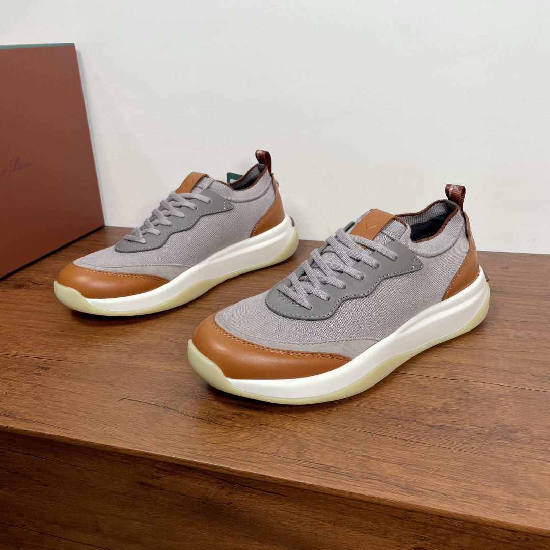 NO:353289,Code YS003443 LoroPiana/NuoyouPiana New LP Casual Sneakers Men's Shoes This sneaker redefines the iconic 410 LP from a modern perspective, adopts a new shape and a wider silhouette design to create an extraordinary and comfortable wearing experience. The ultra-light sole creates a charming modern beauty, Wish wool beaded knitted upper, paired with exquisite lining, soft suede toe, and soft cowhide leather accented by the heel!  Simple and fashionable style, comfortable and breathable on the feet!  With a special counter original box packaging dustproof bag gift bag!  Number of codes 39-40-41-42-43-44 Standard leather shoe size (45/46 can be customized but does not support return and exchange) Article number 1495 Gray-brown, Loro piana, loro piana, sneakers, cowhide19860909编码YS003443 LoroPiana/诺悠翩雅 新款 LP休闲运动鞋男鞋 这款运动鞋以现代视角重新定义标志性410 LP,采用全新外形和更宽大的廓形设计,营造超凡舒适的穿着体验.超轻鞋底营造迷人的现代美感,Wish羊毛珠地针织鞋面,搭配考究衬里,鞋头设有柔软绒面革,鞋跟点缀柔软牛皮革！款式简约时尚,上脚舒适透气！配专柜原盒包装防尘袋礼品袋！ 码数39-40-41-42-43-44 标准皮鞋码（45/46可定做但不支持退换） 货号1495 灰棕,,loro piana,loro piana,sneakers,cowhide,Men's shoes