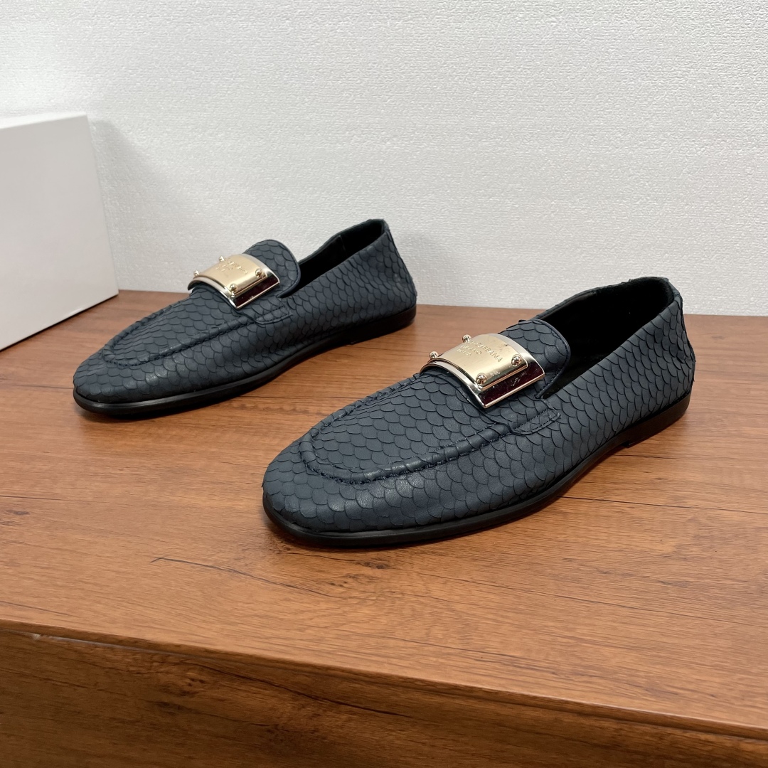 حذاء Dolce&Gabbana رجالي جلدي كاجوال بتصميم عصري ومريح