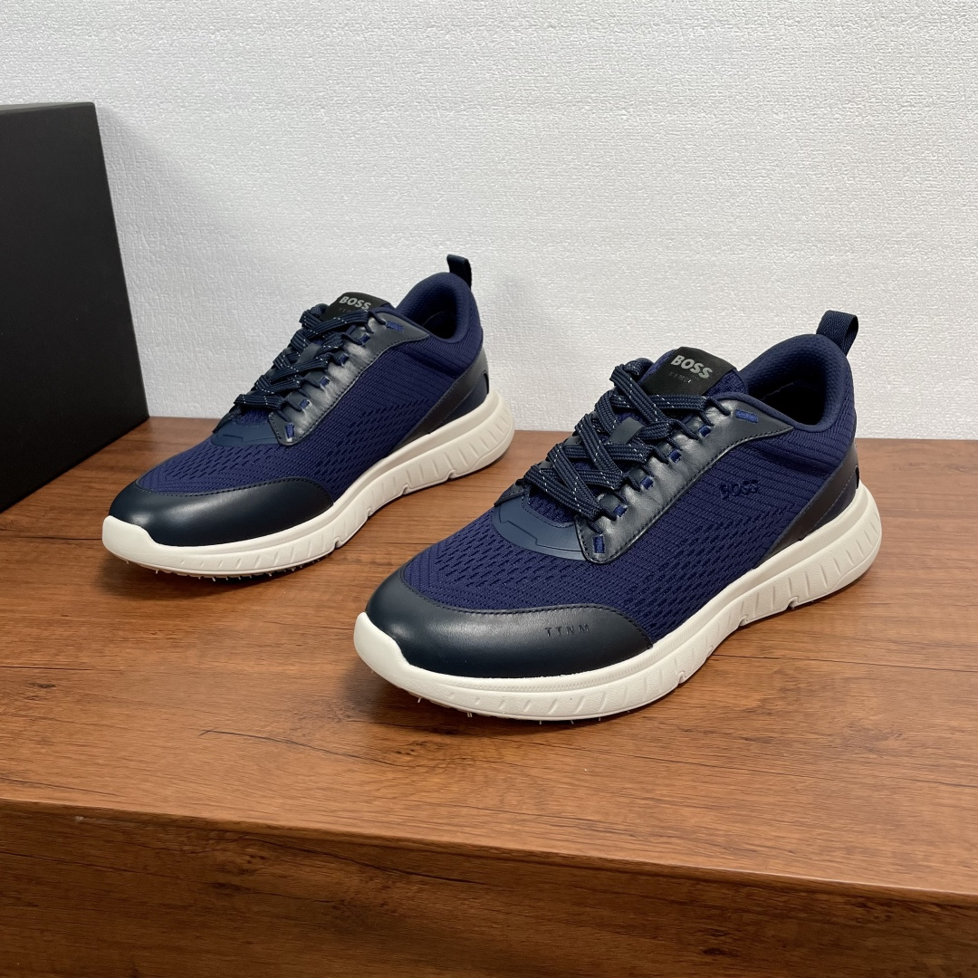 NO:588801,Code YS003848 BOSS TTNM EVO Knitted and Leather Men's Sneakers This stylish sneaker features a knitted upper paneled with calfskin and features an embroidered 'BOSS' logo on the lateral side and 'TT' on the toe  'NM' lettering, exclusive three-color rubber logo details on the heel, personalized knitted upper treatment to enhance the overall style, equipped with light EVA ribs and rubber soles, fabric lining for the feet, light, comfortable and breathable for the upper foot, the fabric texture is overwhelming, excellent workmanship, and comes with original box packaging dust bag!  Size 39-40-41-42-43-44 Standard leather shoe size (45 can be customized but does not support returns) Item No. 6057270 Leather mesh blue, sneakers, cowhide19860909编码YS003848 BOSS TTNM EVO针织和皮革男士运动鞋 这款时尚运动鞋采用针织鞋面拼接小牛皮制成,外侧饰以“BOSS”刺绣徽标,鞋头缀有“TT NM”字样,后跟三色橡胶专属标识细节,鞋面个性针织鞋面处理,提升整体格调,配以轻盈EVA罗纹和橡胶鞋底,织物内里垫脚,上脚轻便舒适透气,面料质感爆棚,做工优异,配原盒包装防尘袋！ 尺码39-40-41-42-43-44 标准皮鞋码（45可定做但不支持退换） 货号6057270皮网 蓝色,,sneakers,cowhide,Men's shoes