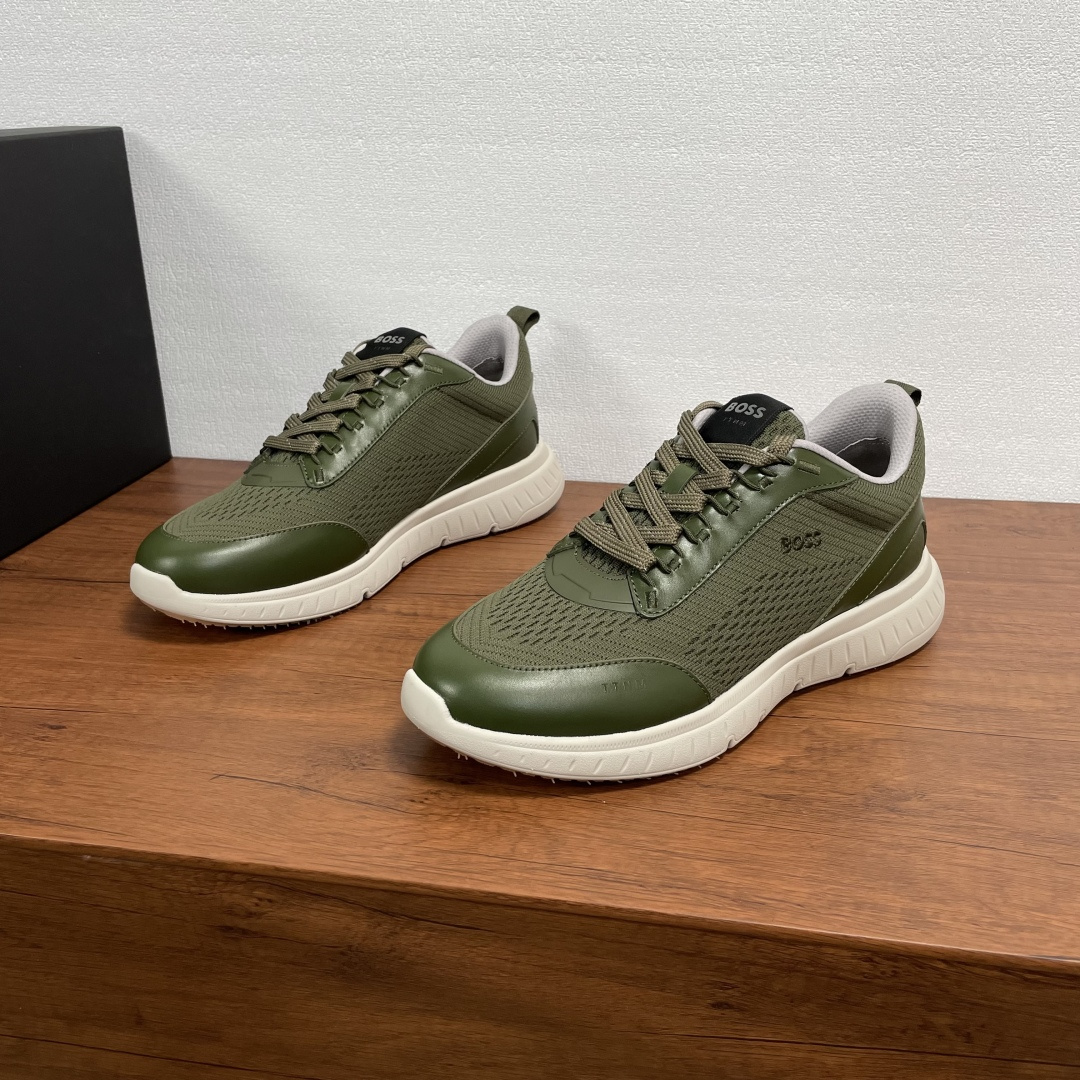 NO:588810,Code YS003848 BOSS TTNM EVO Knitted and Leather Men's Sneakers This stylish sneaker features a knitted upper paneled with calfskin and features an embroidered 'BOSS' logo on the lateral side and 'TT' on the toe  'NM' lettering, exclusive three-color rubber logo details on the heel, personalized knitted upper treatment to enhance the overall style, equipped with light EVA ribs and rubber soles, fabric lining for the feet, light, comfortable and breathable for the upper foot, the fabric texture is overwhelming, excellent workmanship, and comes with original box packaging dust bag!  Size 39-40-41-42-43-44 Standard leather shoe size (45 can be customized but does not support returns) Item No. 6057270 Leather mesh Green, sneakers, cowhide19860909编码YS003848 BOSS TTNM EVO针织和皮革男士运动鞋 这款时尚运动鞋采用针织鞋面拼接小牛皮制成,外侧饰以“BOSS”刺绣徽标,鞋头缀有“TT NM”字样,后跟三色橡胶专属标识细节,鞋面个性针织鞋面处理,提升整体格调,配以轻盈EVA罗纹和橡胶鞋底,织物内里垫脚,上脚轻便舒适透气,面料质感爆棚,做工优异,配原盒包装防尘袋！ 尺码39-40-41-42-43-44 标准皮鞋码（45可定做但不支持退换） 货号6057270皮网 绿色,,sneakers,cowhide,Men's shoes