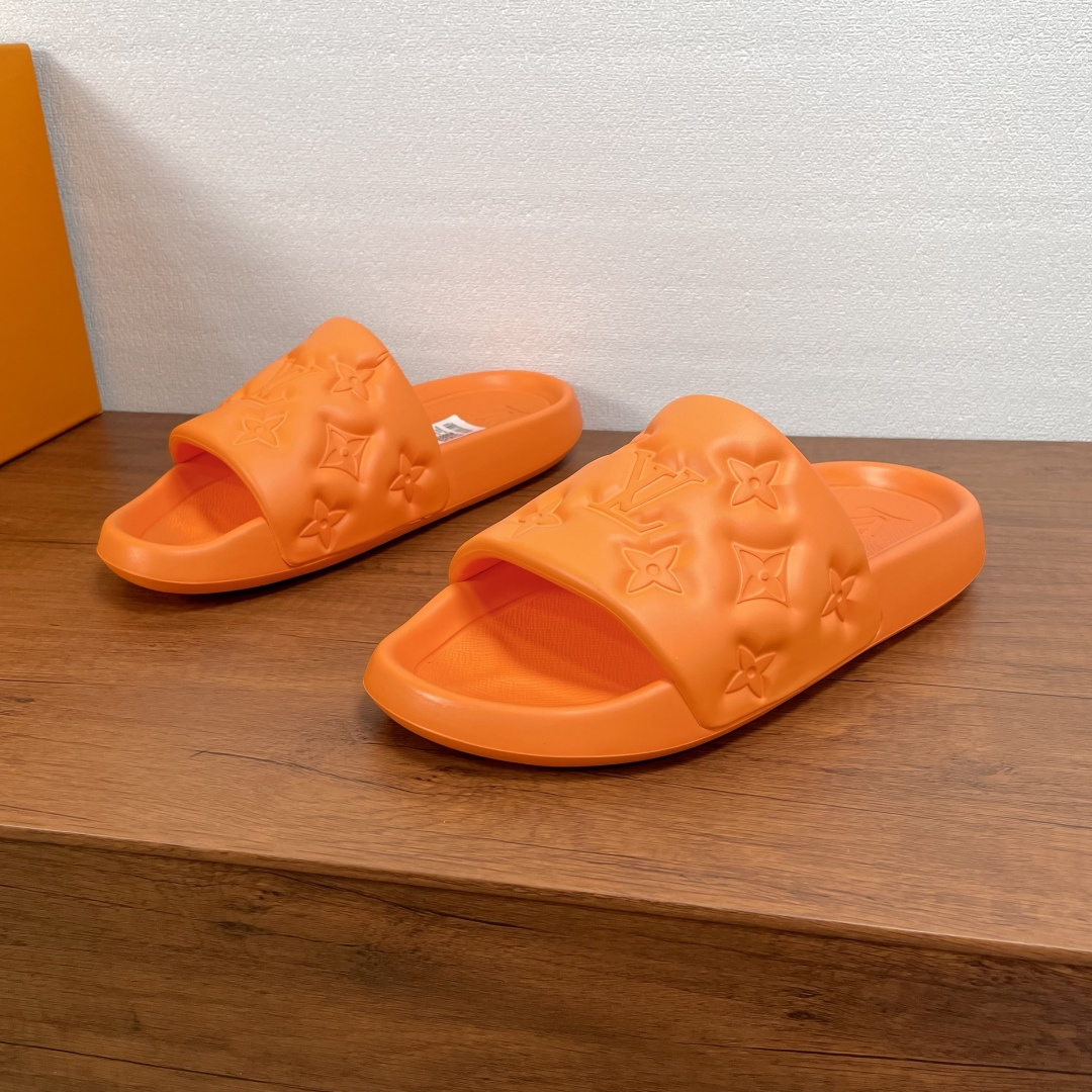 NO:357194,Coded LV Waterfront Sandals This season's Waterfront Sandals are rejuvenated, with the upper buckle imprinting Louis Vuitton's iconic Monogram pattern. Made of waterproof rubber, paired with comfortable and tough insoles. The light and flexible outsole imprinting Louis Vuitton logo. The foot is light and comfortable, and it has strong wrapping. It is equipped with a full set of original packaging dust bags!  Size number 39-40-41-42-43-44-45 Standard leather shoe size Article number LV embossed flip flops Orange,,louis vuitton,louis vuitton19860909编码 LV Waterfront 凉拖 本季Waterfront 凉拖焕新回归,鞋面扣带压印路易威登标志性的 Monogram 图案.由防水橡胶制成,搭配舒适韧性鞋垫.轻盈灵活的外底压印路易威登标识.上脚轻便舒适,包裹性强.配全套原包装防尘袋！ 码数39-40-41-42-43-44-45 标准皮鞋码 货号LV压花一字拖 橙色,,louis vuitton,louis vuitton,Men's shoes