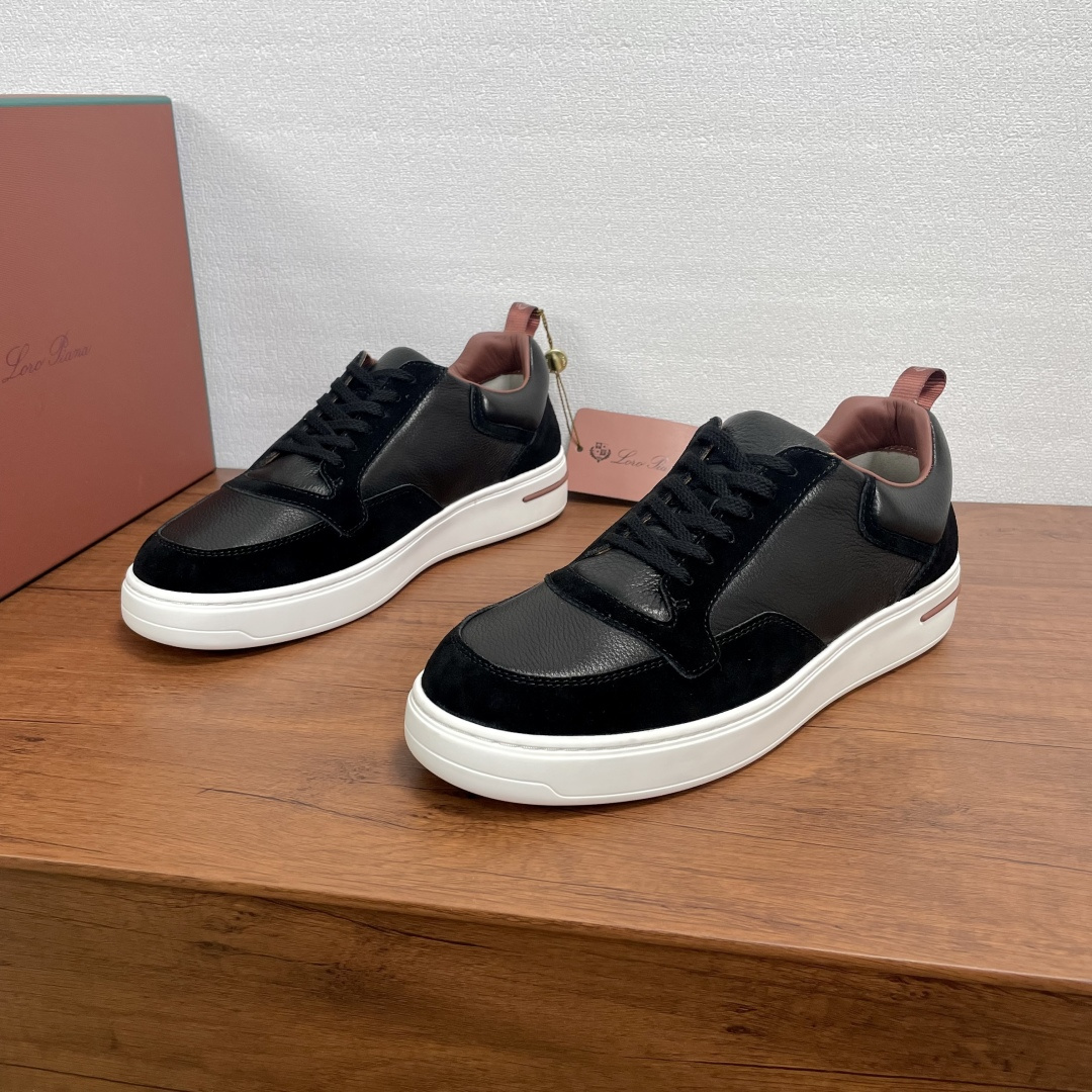 NO:347603,Code Loro Piana/Nuoyoupianya Newport Walk Men's casual shoes This casual shoes are made of cowhide leather spliced ​​with reverse velvet cowhide leather. The classic casual style is modern and simple. It is matched with a soft full cowhide inner lining, light rubber sole, car midsole method, no glue is applied, the sole is not removed, the foot is comfortable and not tiring, it can be worn all seasons. As daily shoes, it is easy to create a casual style!  Comes with a full set of original packaging dustproof bags!  Size 39-40-41-42-43-44 Standard leather shoes size (45/46 can be customized but does not support return and exchange) Article number 1713 leather splicing black, loro piana, cowhide19860909编码 Loro Piana/诺悠翩雅 Newport Walk 男士休闲鞋 这款休闲鞋采用摔纹牛皮革拼接反绒牛皮革打造,经典休闲版型,款式现代简约,搭配柔软全牛皮内里,轻盈橡胶鞋底,车中底做法,不开胶不掉底,上脚舒适不累脚,四季可穿,作为日常鞋履,轻松打造休闲风格！配全套原包装防尘袋礼品袋！ 码数39-40-41-42-43-44 标准皮鞋尺码（45/46可定做但不支持退换） 货号1713拼皮 黑色,,loro piana,cowhide,Men's shoes