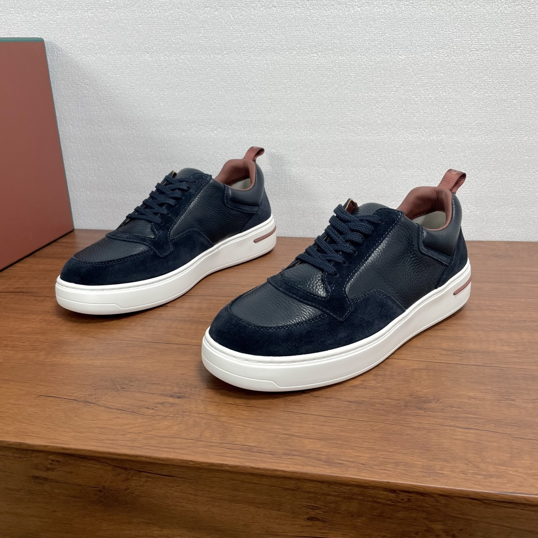 NO:347644,Code Loro Piana/Nuoyoupianya Newport Walk Men's casual shoes This casual shoes are made of cowhide leather spliced ​​with reverse velvet cowhide leather. The classic casual style is modern and simple. It is matched with a soft full cowhide inner lining, light rubber sole, car midsole method, no glue is applied, the sole is not removed, the foot is comfortable and not tiring, it can be worn all seasons. As daily shoes, it is easy to create a casual style!  Comes with a full set of original packaging dustproof bags!  Size 39-40-41-42-43-44 Standard leather shoes size (45/46 can be customized but does not support return and exchange) Article number 1713 leather spelling blue, loro piana, cowhide19860909编码 Loro Piana/诺悠翩雅 Newport Walk 男士休闲鞋 这款休闲鞋采用摔纹牛皮革拼接反绒牛皮革打造,经典休闲版型,款式现代简约,搭配柔软全牛皮内里,轻盈橡胶鞋底,车中底做法,不开胶不掉底,上脚舒适不累脚,四季可穿,作为日常鞋履,轻松打造休闲风格！配全套原包装防尘袋礼品袋！ 码数39-40-41-42-43-44 标准皮鞋尺码（45/46可定做但不支持退换） 货号1713拼皮 蓝色,,loro piana,cowhide,Men's shoes