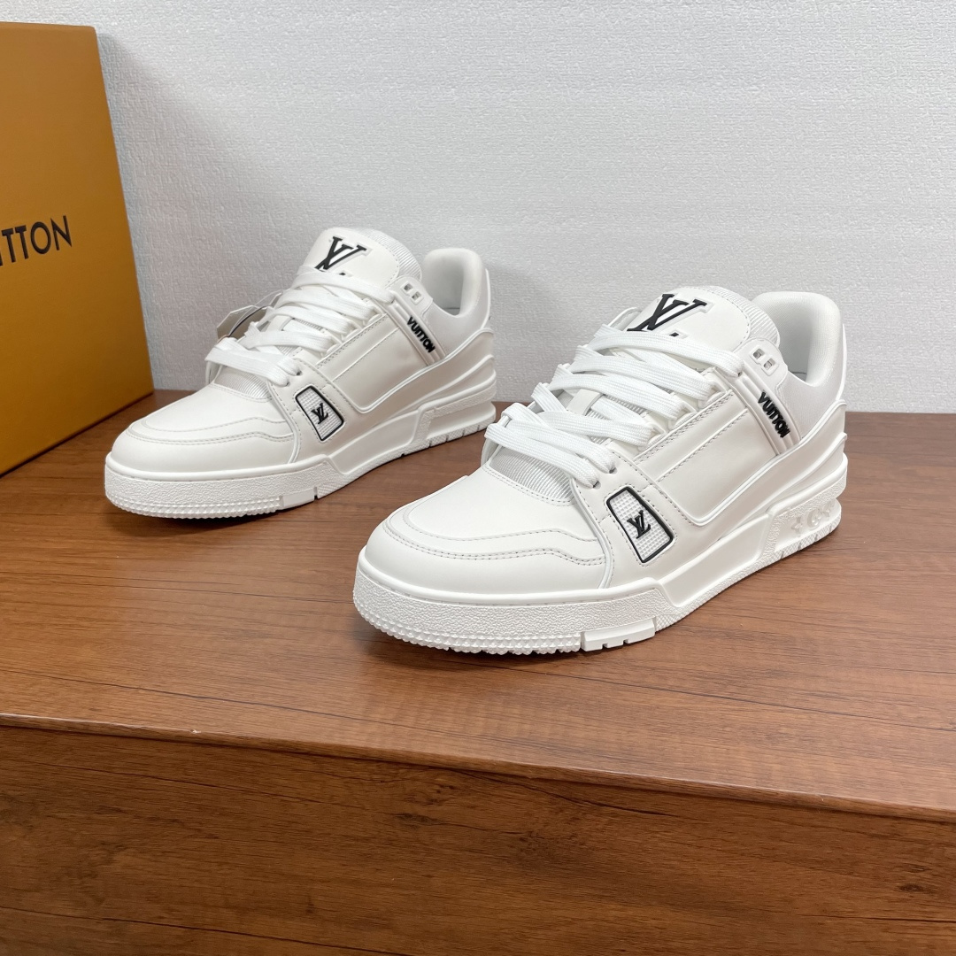 NO:356736,LV TRAINER men's sneakers. This LV Trainer sneakers greet Pharrell Williams and Nigo at the 2025 men's clothing show. The craftsmanship studs are used as a smooth plain cowhide leather upper to embellish the 
