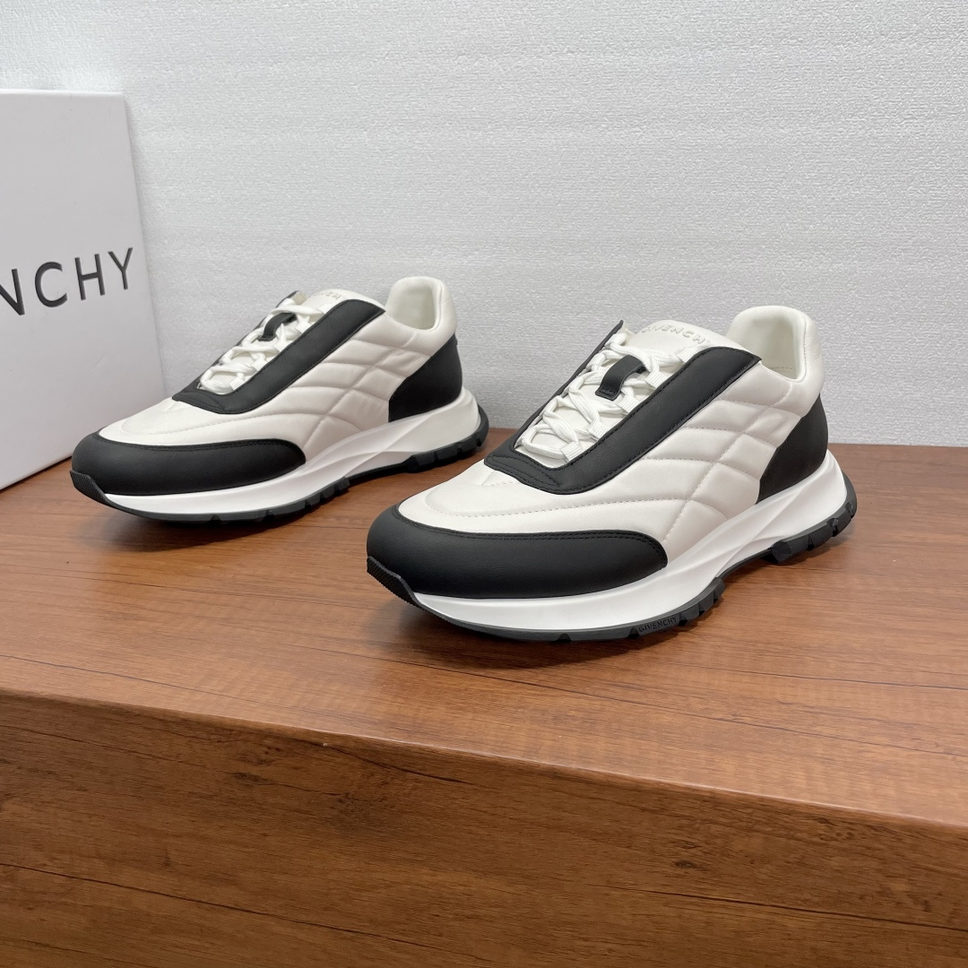 NO:541986,Givenchy/Givenchy New men's leather air cushion thick-soled sneakers This sneaker uses imported soft Napa calfskin upper, the tongue and heel are decorated with a three-dimensional brand logo logo, paired with a rubber outsole, comfortable and lightweight shock absorption. Soft cowhide inner lining, logo cowhide foot pads, exclusive to all seasons, comfortable and breathable on the feet!  Size 39-40-41-42-43-44 Standard leather shoes size (38/45 can be customized without return or exchange) Item number SL2306 full leather white and black, given , given , given , given , sneakers, cowhide19860909Givenchy/纪梵希 新款男士皮革气垫厚底运动鞋 这款运动鞋采用进口柔软纳帕小牛皮鞋面,鞋舌及后跟饰以立体品牌logo标识,搭配橡胶大底,舒适轻便减震.柔软牛皮内里,徽标牛皮垫脚,四季专属打造,上脚舒适透气！ 码数39-40-41-42-43-44 标准皮鞋尺码（38/45可定做不退不换） 货号SL2306全皮 白黑,,givenchy,givenchy,sneakers,cowhide,Men's shoes