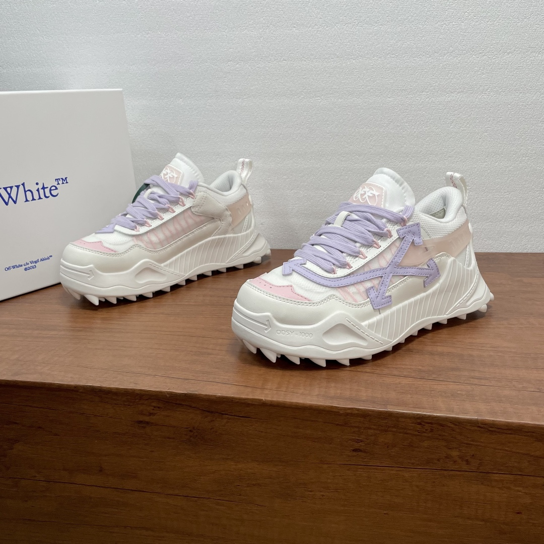 NO:780108,OFF-WHITE ODSY -1000 sports shoes, the same high-end product for men and women, full of details when buying the original shoes. S version - currency version, 5 details points to distinguish ①S version is composed of a new 5-layer outsole with mold - the currency version uses an integrated knee, which not only saves costs, but also does not provide any comfort.  ②The S version uses a high-end white craft box. The shoe box not only has a three-dimensional effect but also has the atmosphere of a luxury product - the currency version is made of ordinary green and the material has no contrast in all aspects. ③The upper of the S version is made of top-layer leather - the currency version uses space material. ④The inside of the S version shoe is made of sponge filler and various components - there is basically no fit inside the currency version. ⑤S version  The heel surround of the shoe is made of TPU material - the currency version is made of plastic material VirgilAbloh  Off-White's latest running shoe design was first exposed on his personal Instagram, intending to create a new craze after the 'TheTen' series in collaboration with Nike is about to come to an end. This latest pair of shoes called ODSY-1000 has a strong 'dad shoe' shape. The upper is rich in color and full of deconstructed splicing of different materials, including suede, rubber, mesh and other materials. The most iconic 'X' logo of the brand appears in a unique form. Comes with original box packaging dust bag!  Code number 36-37-38-39-40-41-42-43-44-45-46-47,,off white,sneakers19860909OFF-WHITE ODSY -1000运动鞋 男女同款高端产物 原鞋购入细节拉满. S版本 -通货版本 5个细节点区分 ①S版本是由全新磨具5层大底组合而成-通货版本用的是一体描膝,不仅成本节约脚感更谈不上任何舒适感 ②S版本采用高端的白色工艺盒,鞋盒不仅有立体感而且又有符合到奢品的气息-通货版本用的是普通绿色 材质也各方面也是没有任何的对比性 ③S版本鞋面采用的是头层皮料-通货版本用的是太空材料 ④S版本鞋子内里由海绵填充物和各种组件贴合而成-通货版本内里基本没有贴合 ⑤S版本 鞋子后跟包围部位用的是TPU材质-通货版本用的是滴塑材质 VirgilAbloh 于个人Instagram抢先曝光Off-White最新的跑鞋设计,有意在与Nike合作的「TheTen」系列即将完结后再掀全新热潮.这双名为ODSY-1000的最新鞋款拥有浓烈的「老爹鞋」造型,鞋面色彩丰富与充满异材质的解构拼接,包括绒面、橡胶与网眼等质料,最具品牌标志性的「X」Logo更是以奇特形式显现.配原盒包装防尘袋！ 码数36-37-38-39-40-41-42-43-44-45-46-47,,off white,sneakers,Men's shoes