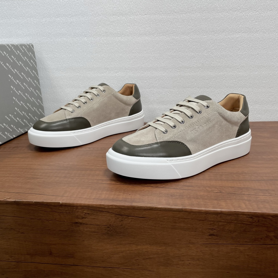NO:778768,Kiton men's new contrasting thick-soled casual men's shoes Kiton is famous for cherishing fabrics and exquisite tailoring techniques. This sneaker is made of suede cow leather, contrasting color stitching and smooth cow leather. It has an old-money color scheme and a casual style. It uses harmonious splicing to create an elegant style!  The lining and feet are made of calfskin, and the lining is stitched with fine craftsmanship to enhance the luxurious wearing experience. The 3.5cm TPU absorbent thick sole makes it taller and lighter, making walking light and effortless, suitable for daily commuting!  Comes with original box and dust bag!  Size 394041424344 standard leather shoe size (38/45 can be customized and does not support returns),,sneakers,cowhide19860909Kiton 男士新款撞色厚底休闲男鞋 Kiton以珍惜面料和精湛的裁剪工艺闻名,这款运动鞋采用绒面牛皮革撞色拼接光滑牛皮革打造,老钱风配色,休闲风度,以和谐拼接营造优雅风尚！内里和垫脚都是小牛皮,内里缝合工艺精细,提升穿着的奢华体验,3.5厘米TPU吸磨厚底,增高轻便,步行轻盈省力适合日常通勤！配原盒包装防尘袋！ 尺码394041424344标准皮鞋码（38/45可定做不支持退换）,,sneakers,cowhide,Men's shoes