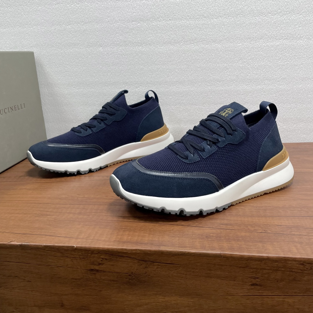 NO:829200,Brunello Cucinelli (BC for short) new men's knitted casual sports shoes Brunello  Cucinelli's classic yarn inspires the sophistication and sporty taste of this sneaker. The wool knit fabric upper is extremely light and elastic, with a tight and dense appearance, and is paired with suede cowhide and bright leather decorative structures to sublimate the overall configuration, comfort and breathability.  Yes. The elasticity of knitwear can ensure that the shoes fit better and are more comfortable to wear. The tongue is decorated with a classic logo, and the heel is equipped with a webbing pull-tab. It is paired with a two-color rubber outsole, which combines a slip-on and lace-up version. The micro-perforated cowhide feet are comfortable and breathable. Comes with a full set of original packaging dust bags!  Size 39-40-41-42-43-44 Leather shoe size (38/45/46 can be customized but cannot be returned or exchanged),, brunello cucinelli, sneakers, cowhide19860909Brunello Cucinelli（简称BC）新款男士针织休闲运动鞋 Brunello Cucinelli的经典纱线激发了这款运动鞋的精致与运动品味.羊毛针织织物鞋面极致轻盈且富有弹性,鞋面紧致和疏密外观,再配以绒面牛皮革和亮色皮革装饰结构,升华整体构型、舒适和透气性能.针织品的弹性可以确保鞋子更合脚,穿着更舒适.鞋舌饰以经典logo徽标,后跟配有织带鞋提拉袢,搭配双色橡胶大底,结合套穿与系带版型,微孔牛皮垫脚,上脚舒适透气,配全套原包装防尘袋！ 码数39-40-41-42-43-44 皮鞋尺码（38/45/46可定做但不支持退换）,,brunello cucinelli,sneakers,cowhide,Men's shoes