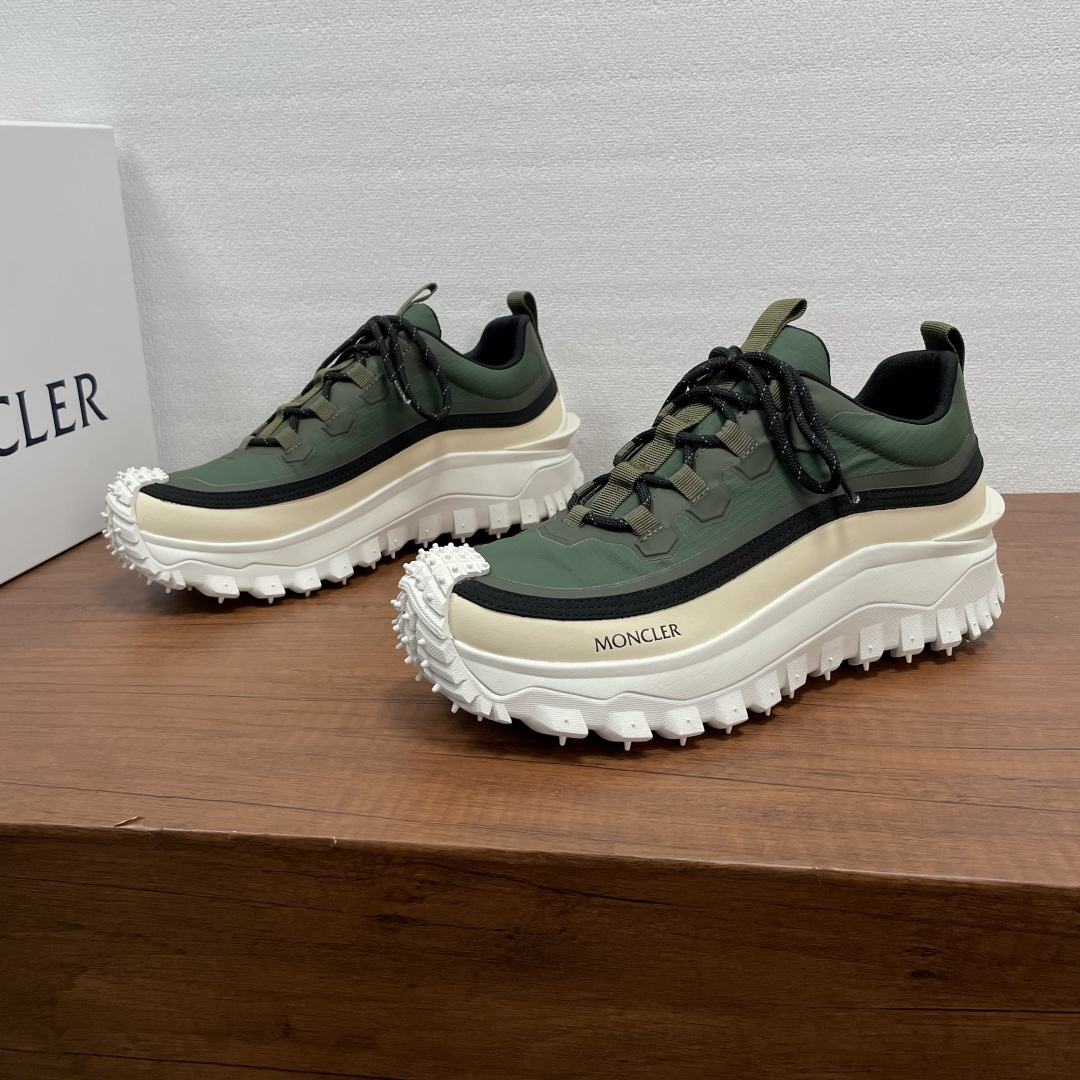 NO:778943,Coding Moncler/Mongolian Trailgrip Lite3 series men's sports shoes Trailgrip Lite 3 uses a multi-material spliced ​​upper, made of cow split leather and TPU waterproof fabric, specially designed for outdoor activities. It is equipped with an EVA midsole to increase flexibility, and the rubber composite bottom gives the shoes excellent grip and durability. The bottom is 4cm thick, providing a comfortable cushioning effect. The style is fashionable and novel, and the foot is very fashionable!  Comes with full set of original packaging dust bag!  Size 39 40 41 42 43 44 standard leather shoe size (38/45 can be customized without return or exchange) Item number MQ color matching sneakers Army green, Moncler, sneakers19860909编码 Moncler/蒙口 Trailgrip Lite3系列男士运动鞋 Trailgrip Lite 3采用多材质拼接鞋面,融入牛剖层皮革和TPU防水面料制成,专为户外活动而设计.搭配EVA中底倍添灵活性,橡胶复合底面赋予鞋履出色抓地力和耐久性,底厚达4cm,提供舒适缓冲效果.款式时尚新颖,上脚非常洋气！配全套原包装防尘袋！ 尺码39 40 41 42 43 44标准皮鞋码（38/45可定做不退不换） 货号MQ拼色运动鞋 军绿,,Moncler,sneakers,Men's shoes