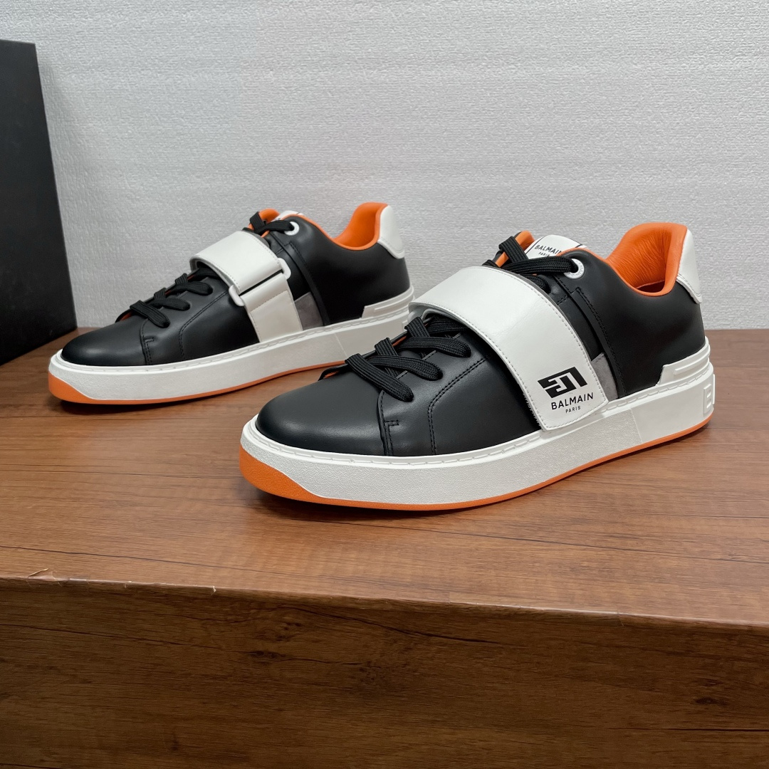 NO:778795,Balmain/Balmain B-Court Men's Sports Shoes Balmain B-Court series sports shoes are made of high-quality calfskin, with leather Velcro straps, patent leather contrast embellishments on the heel, and decorated with the B letter logo, which is simple and brand-like. The tongue is printed with the 'BALMAIN PARIS' logo, which is highly recognizable. The rubber sole is comfortable and wear-resistant, suitable for daily wear or light exercise.  OK! Inspired by classic sneakers, they are fashionable and practical, and can be easily controlled in a variety of styles, whether casual or street style. Comes with a full set of original packaging!  Size 39-40-41-42-43-44 standard leather shoe size (38/45/46 can be customized and non-returnable),,balmain,balmain,sneakers,cowhide19860909Balmain/巴尔曼B-Court男士运动鞋 Balmain B-Court系列运动鞋,采用优质小牛皮制成,搭配皮革魔术贴饰带,后跟漆皮撞色点缀,并饰有B字母标识,简约又有品牌感.鞋舌印有'BALMAIN PARIS'标志,辨识度超高.橡胶鞋底,舒适耐磨,日常穿搭或轻运动都 OK!灵感源自经典板鞋,时尚实用,轻松驾驭多种风格,休闲或街头造型都很出彩.配全套原包装！ 码数39-40-41-42-43-44标准皮鞋码（38/45/46可定做不退换）,,balmain,balmain,sneakers,cowhide,Men's shoes