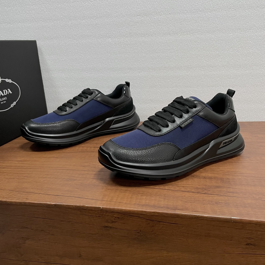 NO:781897,Code YS004252 PRADA/Prada Men's new leather sports shoes are shipped. Raw materials made in Guangzhou are in great supply!  This sneaker uses a multi-material splicing upper, calfskin, split cowhide, grained cowhide and nylon cloth upper. The heel is decorated with glossy cowhide and is equipped with a webbing pull tab. The tongue is decorated with a rubber badge and the brand logo rubber logo is decorated on the outside. It is inspired by the classic aesthetic concept. The rubber sole is decorated with a three-dimensional logo on the heel, fabric lining, logo cowhide foot pads, breathable, wear-resistant and non-slip, fashionable and comfortable on the feet!  Comes with original box packaging!  Size 39-40-41-42-43-44 Standard leather shoe size Item No. 4EE223 leather cloth, prada, prada, sneakers, cowhide19860909编码YS004252 PRADA/普拉达 男士新款皮革运动鞋出货 莞产原材料猛货！这款运动鞋采用多材质拼接鞋面,小牛皮、剖层牛皮、粒面牛皮和尼龙布面鞋面,后跟亮面牛皮革点缀并配有织带鞋提拉袢,鞋舌饰以橡胶徽章,外侧饰有品牌logo橡胶徽标,灵感源自经典美学理念.橡胶鞋底后跟饰有立体logo装饰,织物内里,徽标牛皮垫脚,透气耐磨防滑,上脚时尚舒适！配原盒包装！ 尺码39-40-41-42-43-44 标准皮鞋尺码 货号4EE223皮布,,prada,prada,sneakers,cowhide,Men's shoes