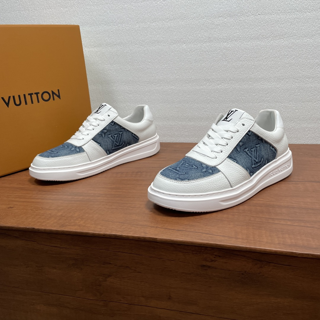 NO:930862,Code YS003645 Louis Vuitton men's new casual sports shoes. These sports shoes are made of Monogram printed distressed denim and grained cow leather uppers, with flexible and lightweight rubber outsole, integrating the trendy design into a comfortable experience. The brand logo is decorated on the back and tongue, and the full cowhide lining is light and comfortable on the foot. The style is versatile and stylish, and comes with a full set of original packaging!  Size 39-40-41-42-43-44 (38/45 can be customized),,louis vuitton,sneakers,cowhide19860909编码YS003645 路易威登男士新款休闲运动鞋 这款运动鞋以 Monogram 印花做旧牛仔布面拼接粒面牛皮革鞋面,搭配柔韧轻盈的橡胶外底,为潮流设计融入舒适体验.品牌标识分饰后部和鞋舌,全牛皮内里垫脚,上脚轻便舒适,款式百搭有型,配全套原包装！ 尺码39-40-41-42-43-44（38/45可定做）,,louis vuitton,sneakers,cowhide,Men's shoes