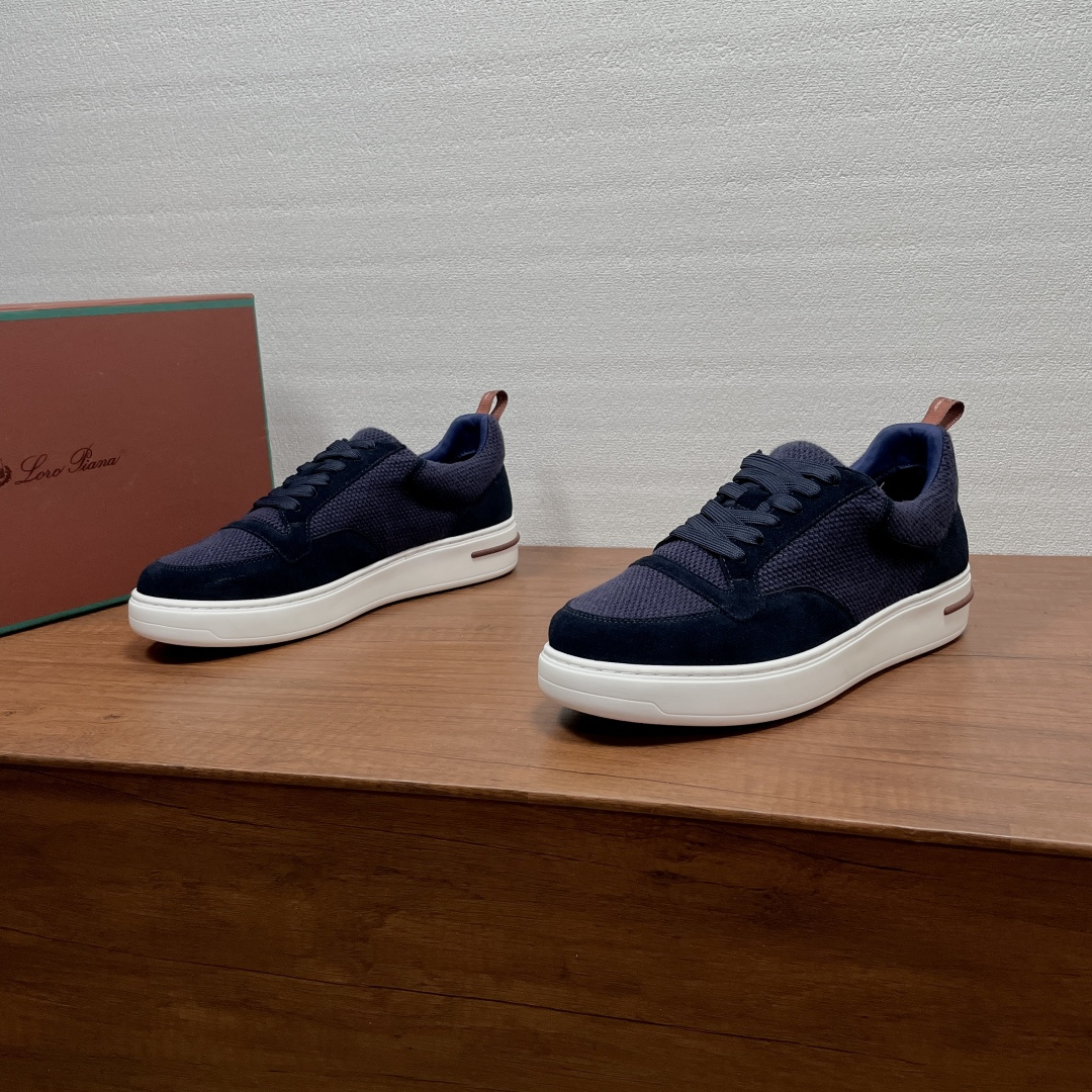 NO:930888,Loro Piana/Noyo Piana men's new casual sports shoes are shipped. These casual shoes are made of suede cow leather spliced ​​knitted fabric fabric. They have a classic sports shoe shape and a modern and simple style. They are equipped with the iconic Kummel colored webbing and logo logo at the back. They are matched with a soft fabric breathable lining, logo cowhide foot pads, and lightweight rubber soles. The car midsole is made of car midsole. It does not fall off without peeling. It is comfortable and not tiring. It can be worn in all seasons. As a daily shoe, you can easily create a casual style!  Comes with full original packaging!  Code number 39-40-41-42-43-44 Standard leather shoe size (38/45 can be customized but does not support returns) Item number 3862 pockmark blue, loro piana, sneakers, cowhide19860909Loro Piana/诺悠翩雅 男士新款休闲运动鞋出货 这款休闲鞋采用反绒牛皮革拼接针织织物面料打造,经典运动鞋版型,款式现代简约,后配有标志性Kummel色织带和logo徽标,搭配柔软织物透气内里,徽标牛皮垫脚,配以轻盈橡胶鞋底,车中底做法,不开胶不掉底,上脚舒适不累脚,四季可穿,作为日常鞋履,轻松打造休闲风格！配全套原包装！ 码数39-40-41-42-43-44 标准皮鞋尺码（38/45可定做但不支持退换） 货号3862麻面 蓝色,,loro piana,sneakers,cowhide,Men's shoes
