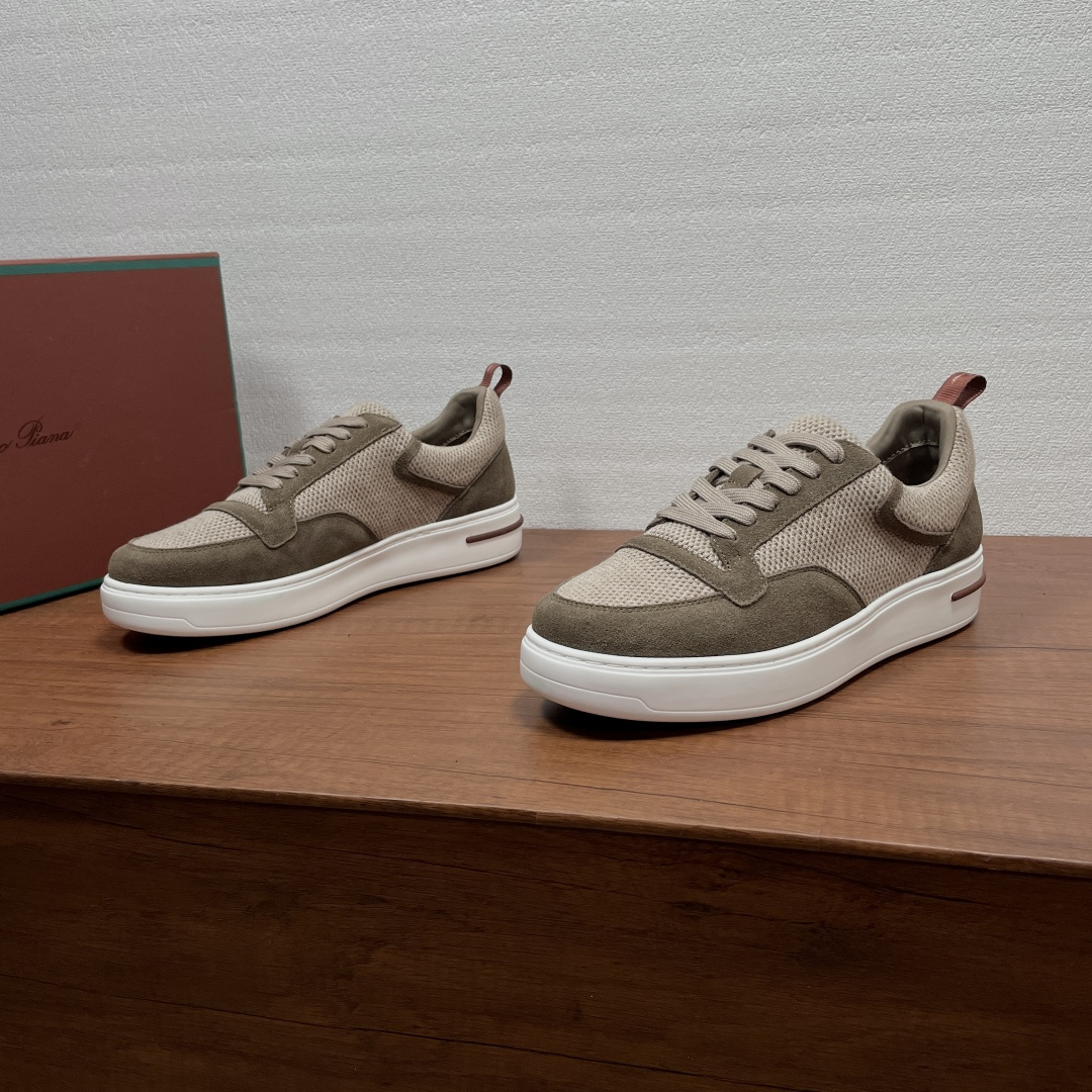 NO:930895,Loro Piana/Noyo Piana men's new casual sports shoes are shipped. These casual shoes are made of suede cow leather spliced ​​knitted fabric fabric. They have a classic sports shoe shape and a modern and simple style. They are equipped with the iconic Kummel colored webbing and logo logo at the back. They are matched with a soft fabric breathable lining, logo cowhide foot pads, and lightweight rubber soles. The car midsole is made of car midsole. It does not fall off without peeling. It is comfortable and not tiring. It can be worn in all seasons. As a daily shoe, you can easily create a casual style!  Comes with full original packaging!  Code number 39-40-41-42-43-44 Standard leather shoe size (38/45 can be customized but does not support returns) Item number 3862 pockmarked khaki, loro piana, sneakers, cowhide19860909Loro Piana/诺悠翩雅 男士新款休闲运动鞋出货 这款休闲鞋采用反绒牛皮革拼接针织织物面料打造,经典运动鞋版型,款式现代简约,后配有标志性Kummel色织带和logo徽标,搭配柔软织物透气内里,徽标牛皮垫脚,配以轻盈橡胶鞋底,车中底做法,不开胶不掉底,上脚舒适不累脚,四季可穿,作为日常鞋履,轻松打造休闲风格！配全套原包装！ 码数39-40-41-42-43-44 标准皮鞋尺码（38/45可定做但不支持退换） 货号3862麻面 卡其,,loro piana,sneakers,cowhide,Men's shoes
