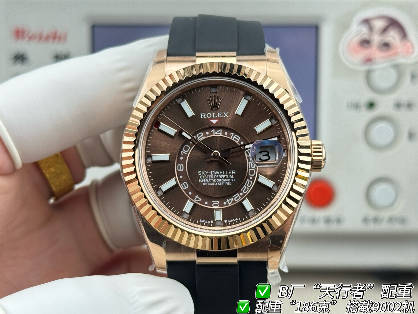NO:944582,B. FACTORY Factory B's new products Sky-Walker 'Pivotal' new series ROLEX Rolex Sky-Dweller ROLEX 'The most powerful and complex Rolex in history', the [thinnest] counterweight model on the market 1. Use 904L fine steel casing with internal counterweight, refuse to use thickened and weighted bottom cover, outer steel and inner tungsten case!  Factory B promises that the skin will not peel off, the color will not fade, and it can be gold-wrapped!  The moon tooth ring rotates smoothly, and the newly upgraded aviation material is both heavy and gold-coated. It has a lining without losing face. The weight is 187g, which is infinitely close to the original. The diameter of the watch matches the original gold size of 42MM, and the thickness is 13.8MM!  The bottom of the case is embossed with four original precious metal stamps!  2. Equipped with the latest version of fully automatic mechanical 9002 movement, with powerful functions such as date display, month display, annual calendar display, GMT dual time zone display, and the swing amplitude of 28800 is consistent with the original product!  3. Develop high-precision dials, hands, and high-transparent sapphire glass mirrors regardless of cost!  The bezel adopts a triangular pit pattern dog tooth ring, and the month function can be adjusted by rotating the outer ring!  The dial and hands are made of luminous filling powder imported from Switzerland, matching the ice sapphire blue luminous color, which is long-lasting and bright!  Paired with a rubber strap containing memory steel, an integrated buckle made of 904L stainless steel, and the original and synchronized internal strap size can be fine-tuned!  ,,rolex,gold19860909B.FACTORY B厂新品 天行者 '举足轻重'全新系列 ROLEX劳力士Sky-Dweller ROLEX '史上最强复杂劳力士',市场【最薄】配重款 1、采用904L精钢包壳内部配重,拒绝使用底盖加厚加重、外钢内钨材质表壳！B厂承诺不掉皮不掉色可包金！月份狗牙圈转动丝滑,全新升级航空材质既有重量又能包金,既有里子且不失面子,重量187g,无限接近原装.表径对版原装黄金尺寸42MM,厚度13.8MM！表壳底部均压印对版原装四个贵金属印记！ 2、搭载最新版全自动机械9002机芯,功能强大日期显示、月份显示、年历显示、GMT双时区显示,摆幅28800与正品一致！ 3、不计成本研发高精密表盘、指针、高透蓝宝石玻璃镜面！表圈采用三角坑纹狗牙圈,旋转外圈可调转月份功能！表盘、指针均采用瑞士进口夜光填充粉,对版冰宝蓝夜光颜色,持久光亮！搭配内含记忆钢片橡胶表带,904L精钢打造一体表扣,内部同步原装可微调表带尺寸！,,rolex,gold,Watch