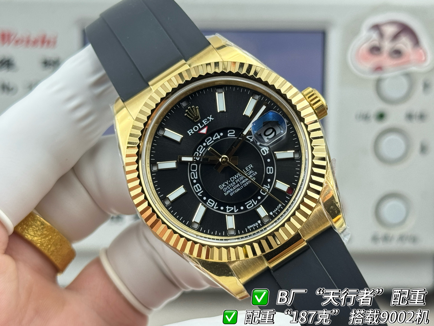 NO:944591,B. FACTORY Factory B's new product Skywalker 'Important' new series ROLEX Rolex Sky-Dweller ROLEX 'The most powerful and complex Rolex in history', the [thinnest] counterweight model on the market 1. Use 904L fine steel casing with internal counterweight, refuse to use thickened bottom cover, outer steel and inner tungsten material case!  Factory B promises that the skin will not peel off, the color will not fade, and it can be gold-wrapped!  The moon tooth ring rotates smoothly, and the newly upgraded aviation material is both heavy and gold-coated. It has a lining without losing face. The weight is 187g, which is infinitely close to the original. The diameter of the watch matches the original gold size of 42MM, and the thickness is 13.8MM!  The bottom of the case is embossed with four original precious metal stamps!  2. Equipped with the latest version of fully automatic mechanical 9002 movement, with powerful functions such as date display, month display, annual calendar display, GMT dual time zone display, and the swing amplitude of 28800 is consistent with the original product!  3. Develop high-precision dials, hands, and high-transparent sapphire glass mirrors regardless of cost!  The bezel adopts a triangular pit pattern dog tooth ring, and the month function can be adjusted by rotating the outer ring!  The dial and hands are made of luminous filling powder imported from Switzerland, matching the ice sapphire blue luminous color, which is long-lasting and bright!  Paired with a rubber strap containing memory steel, an integrated buckle made of 904L stainless steel, and the original and synchronized internal strap size can be fine-tuned!  ,,rolex,gold19860909B.FACTORY B厂新品 天行者 ”举足轻重“全新系列 ROLEX劳力士Sky-Dweller ROLEX”史上最强复杂劳力士“,市场【最薄】配重款 1、采用904L精钢包壳内部配重,拒绝使用底盖加厚加重、外钢内钨材质表壳！B厂承诺不掉皮不掉色可包金！月份狗牙圈转动丝滑,全新升级航空材质既有重量又能包金,既有里子且不失面子,重量187g,无限接近原装.表径对版原装黄金尺寸42MM,厚度13.8MM！表壳底部均压印对版原装四个贵金属印记！ 2、搭载最新版全自动机械9002机芯,功能强大日期显示、月份显示、年历显示、GMT双时区显示,摆幅28800与正品一致！ 3、不计成本研发高精密表盘、指针、高透蓝宝石玻璃镜面！表圈采用三角坑纹狗牙圈,旋转外圈可调转月份功能！表盘、指针均采用瑞士进口夜光填充粉,对版冰宝蓝夜光颜色,持久光亮！搭配内含记忆钢片橡胶表带,904L精钢打造一体表扣,内部同步原装可微调表带尺寸！,,rolex,gold,Watch