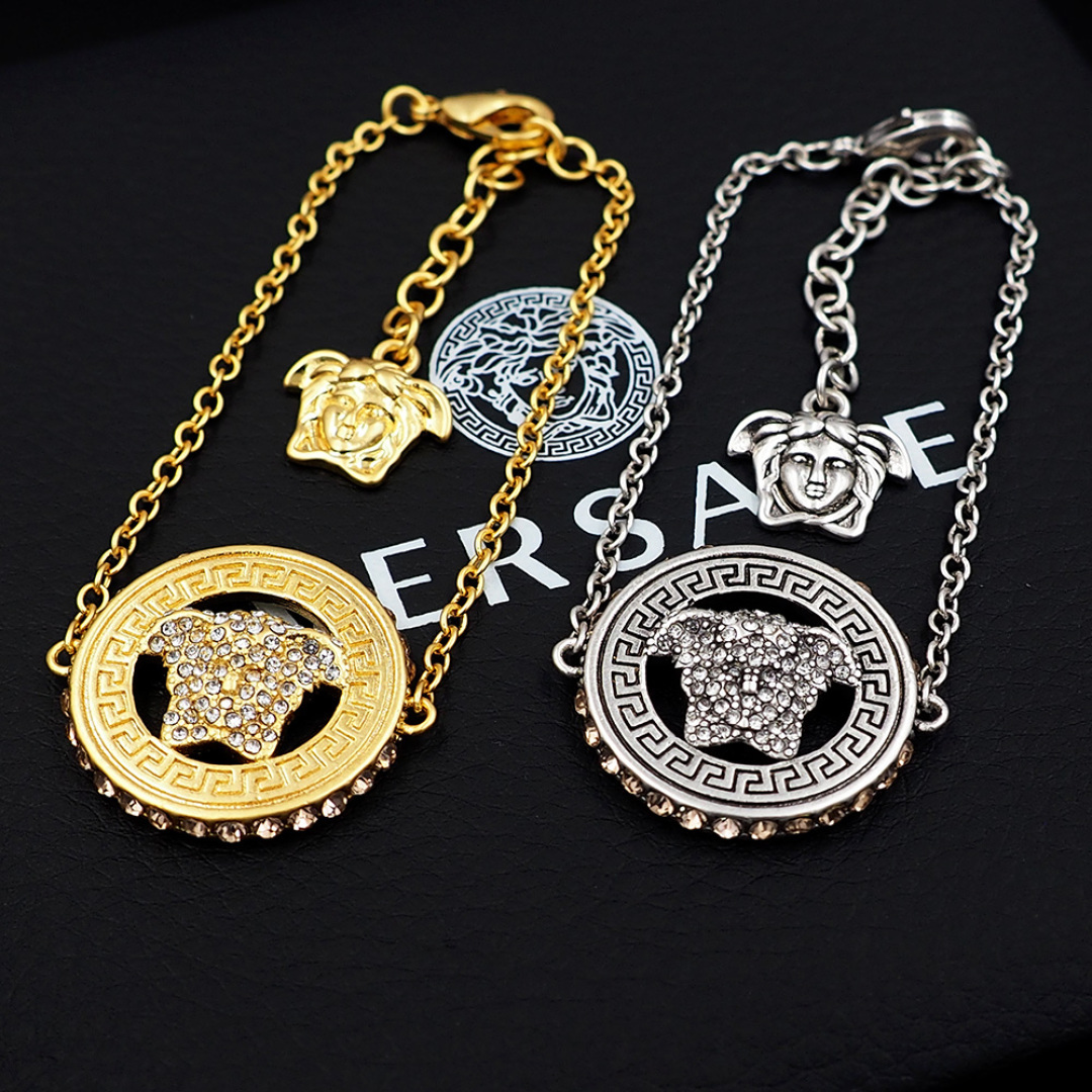 Queen Versace Medusa’s head looks like the Wall’s tattoo - 图片 8