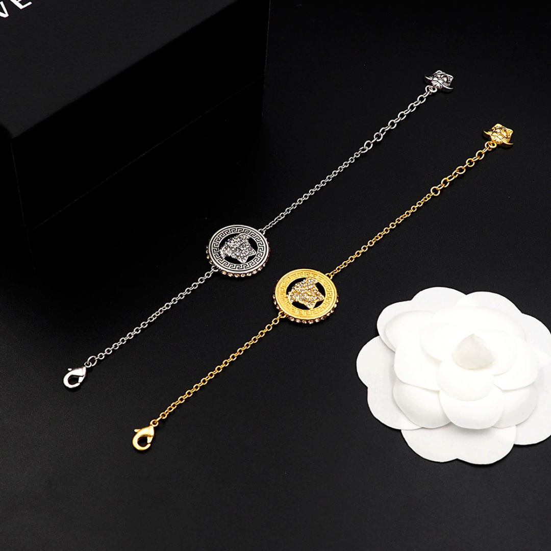 Queen Versace Medusa’s head looks like a wall tattoo. The necklace, 113. Handcuffs, 113. An earring 113 - 图片 6