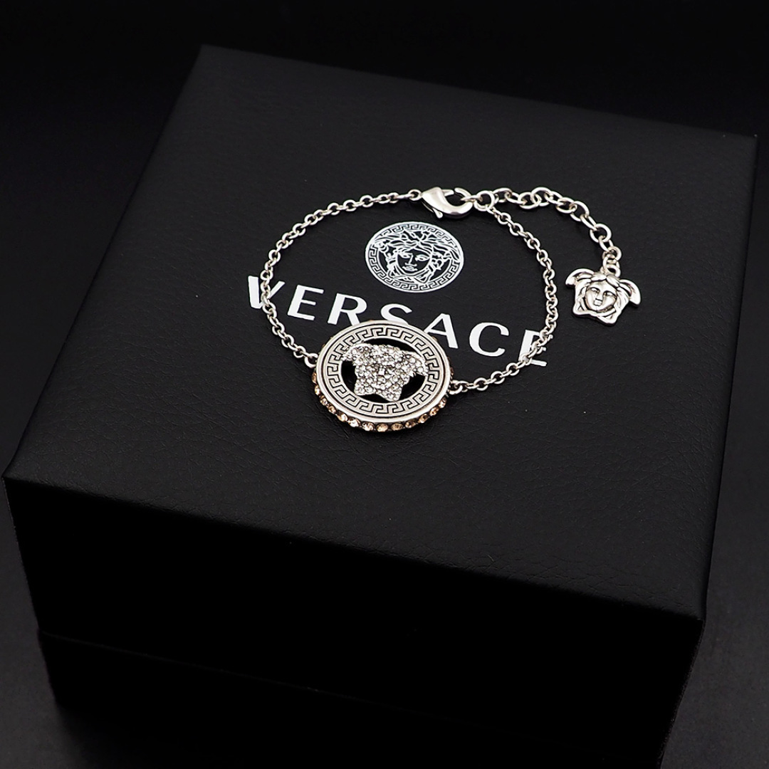 Queen Versace Medusa’s head looks like the Wall’s tattoo - 图片 3