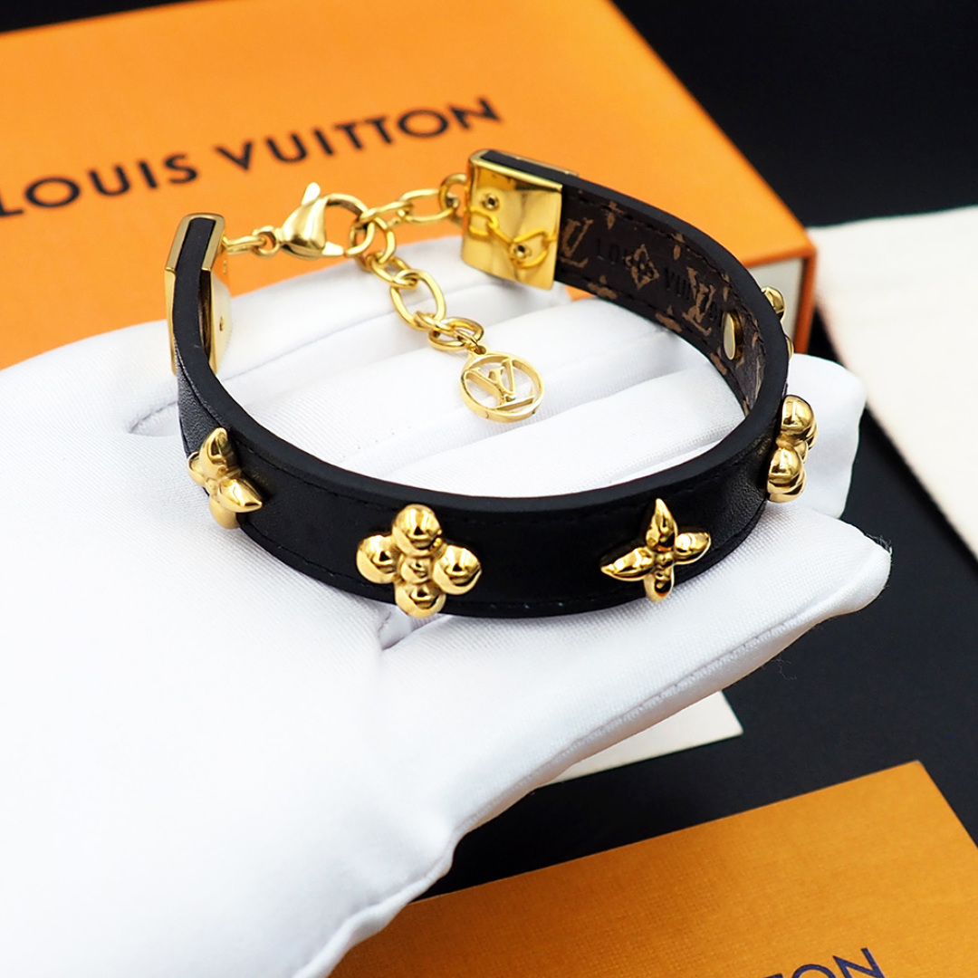 Luxurious Leather Bracelets with Monogram Flowers and LV Decorations - 图片 5