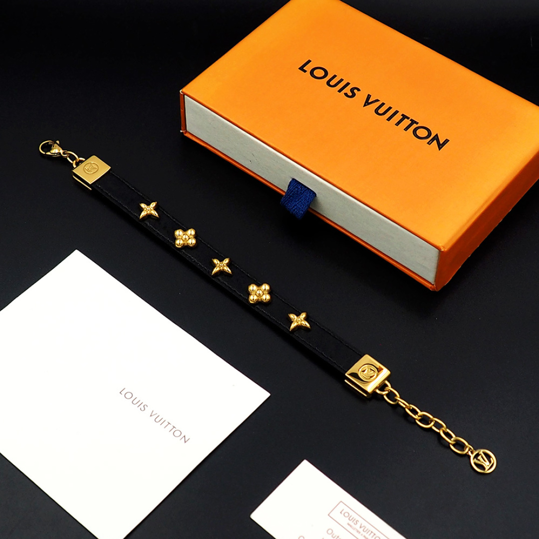 Luxurious Leather Bracelets with Monogram Flowers and LV Decorations - 图片 9