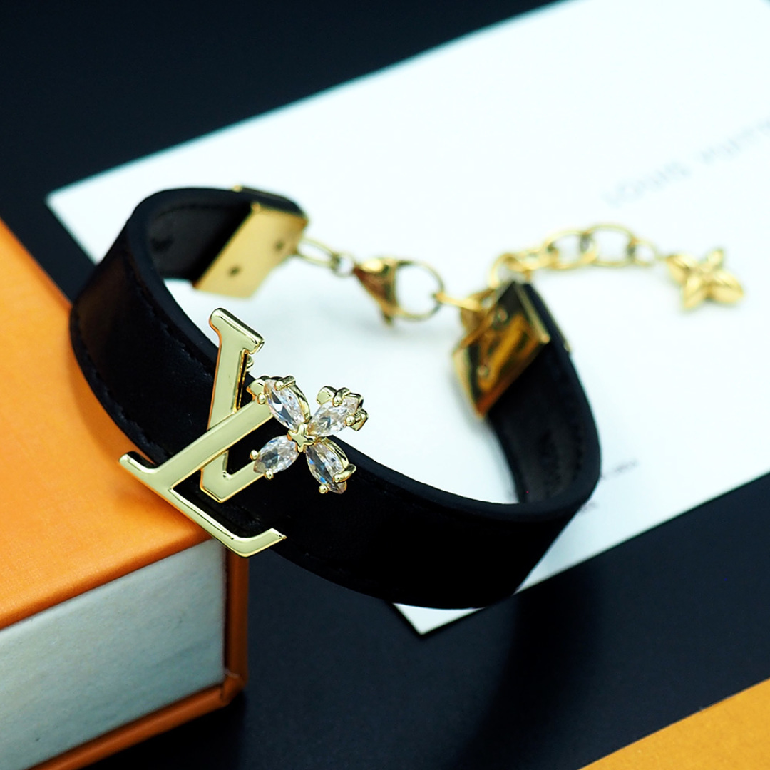 LV Monogram Crystal Donkey Bracelet: ¥220 Brand Remodel with Classic Elements - 图片 5