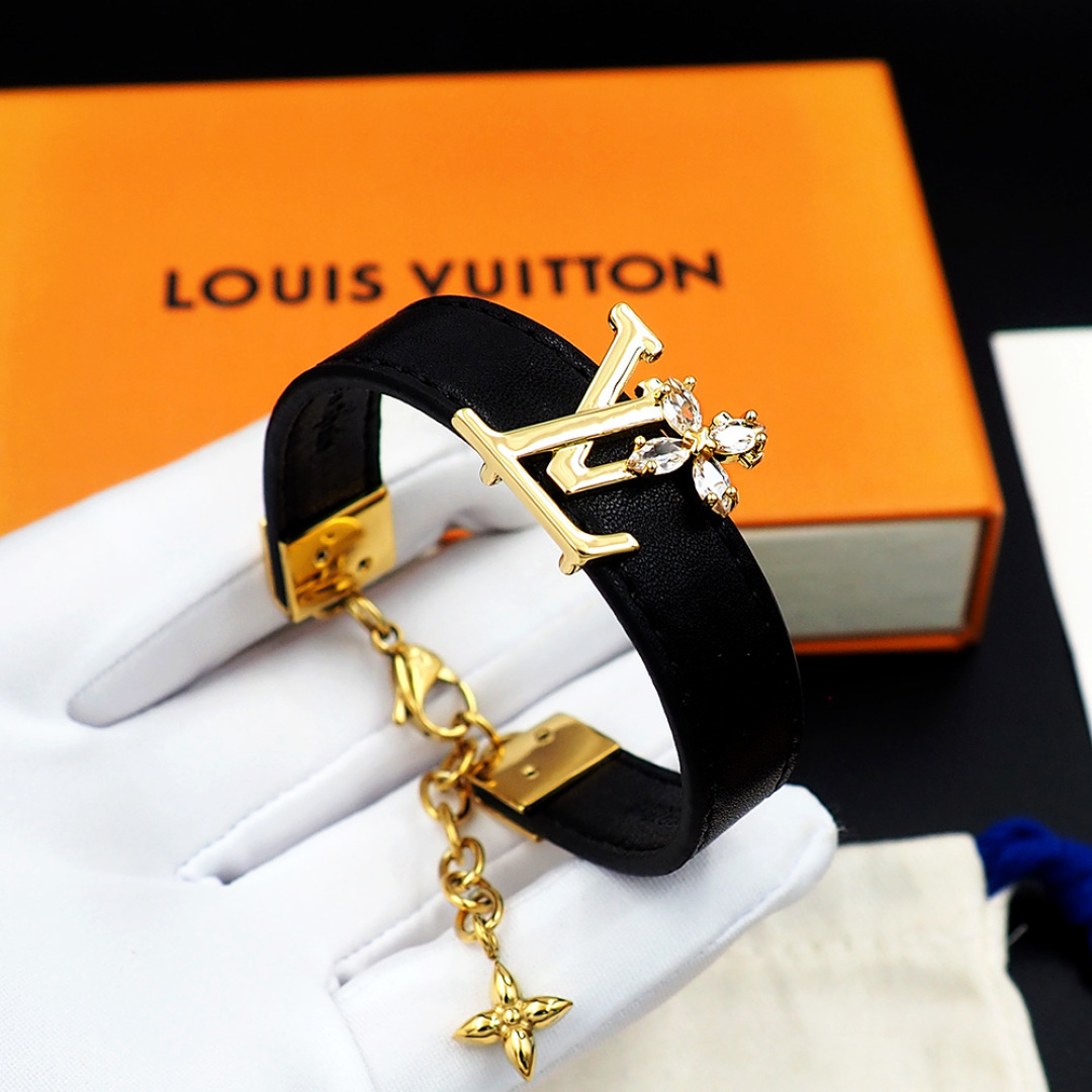 LV Monogram Crystal Donkey Bracelet: ¥220 Brand Remodel with Classic Elements - 图片 3