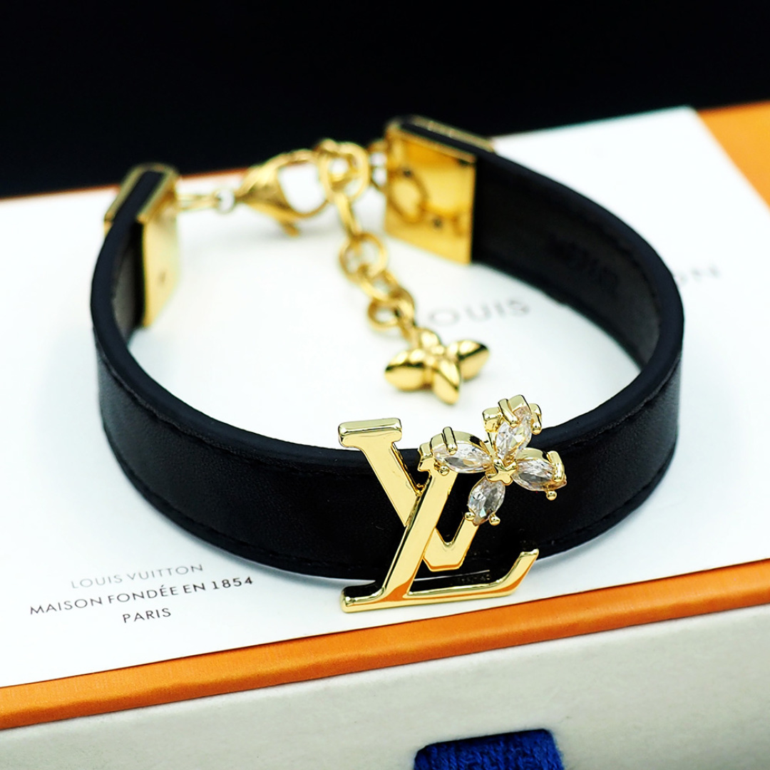 LV Monogram Crystal Donkey Bracelet: ¥220 Brand Remodel with Classic Elements - 图片 4