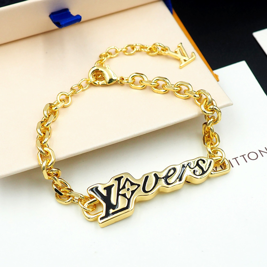 LV Vers Donkey Bracelets: Simple Toucher Style with Light Metal Integration - 图片 7