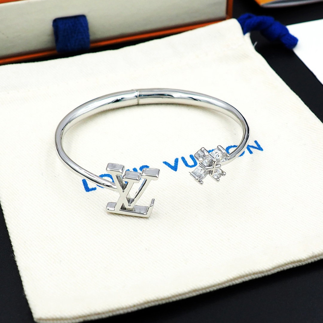 LV Donkey Flower Bracelets: Asymmetrical Shapes Echo LV Mother and Monogram - 图片 4