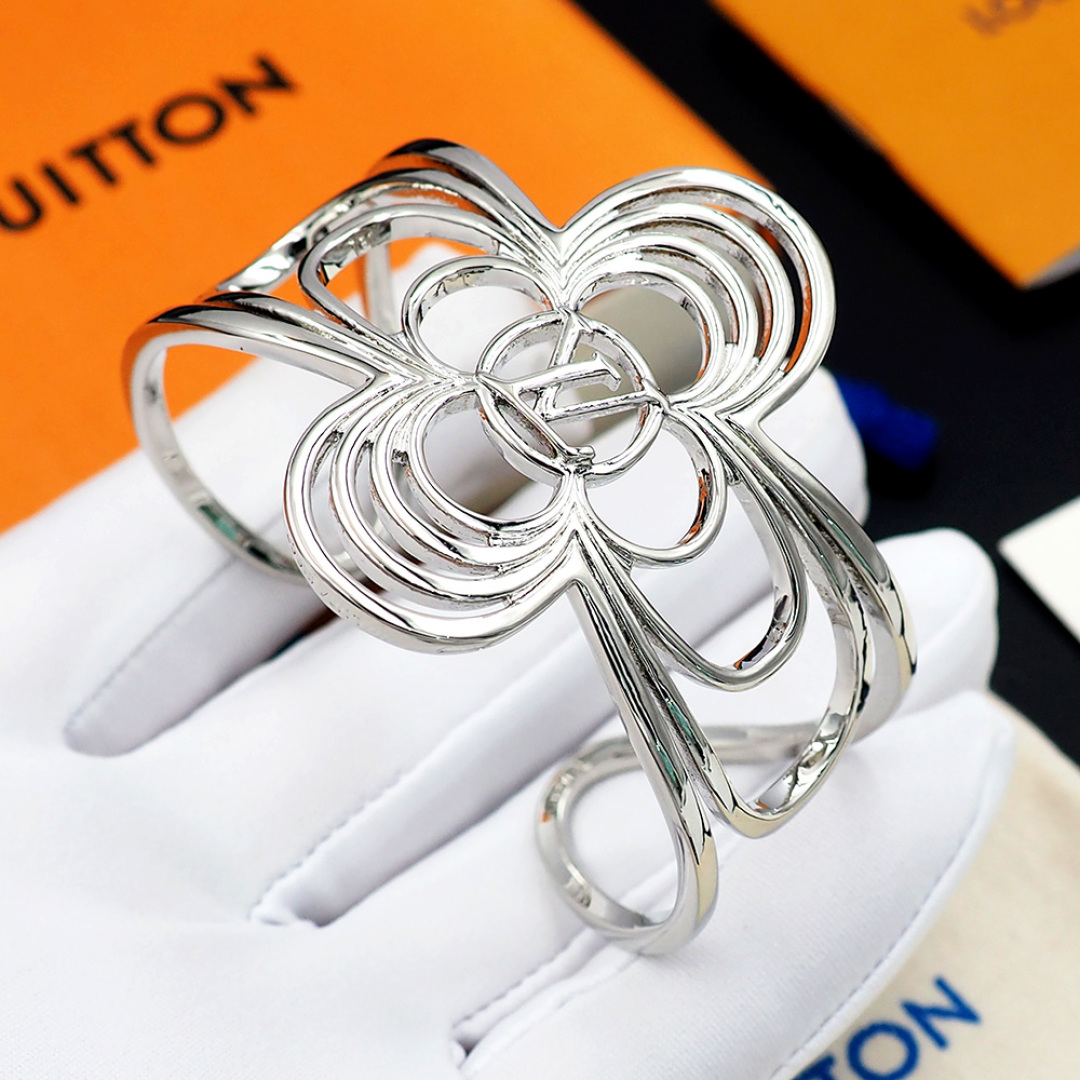 LV Breeze Bracelet: Seamen’s Knots Inspired Metal Wire Design for Day and Night - 图片 3