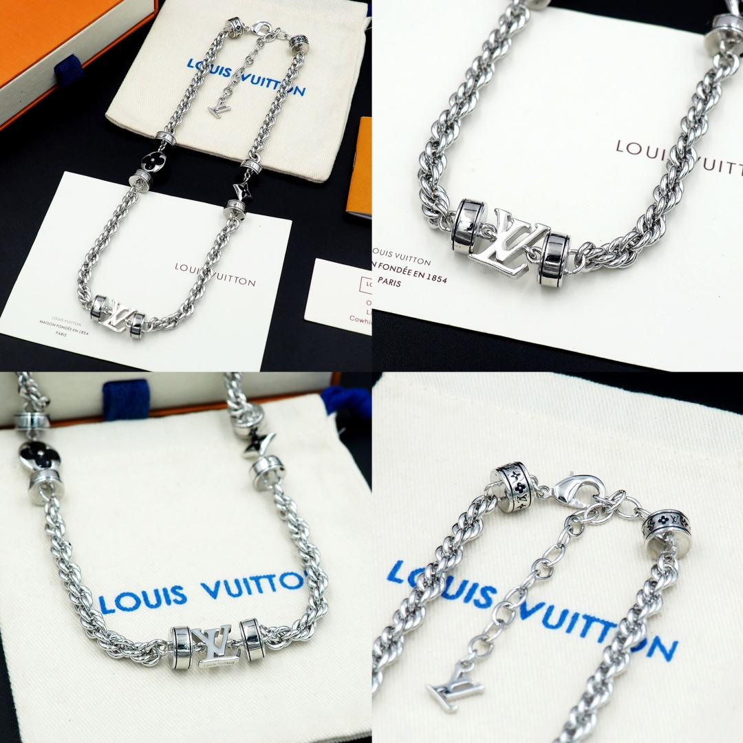 Louis Vuitton 驴家LVWire 项链于意大利匠心制作 以黄铜链环描摹粗绳质感 经做1日处理流露时光摩拳的痕迹