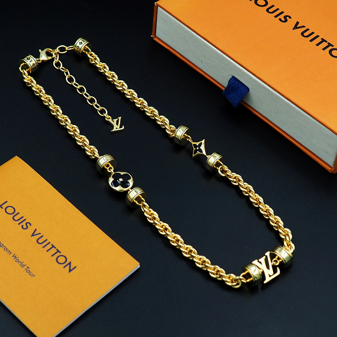 Louis Vuitton 驴家LVWire 项链于意大利匠心制作 以黄铜链环描摹粗绳质感 经做1日处理流露时光摩拳的痕迹