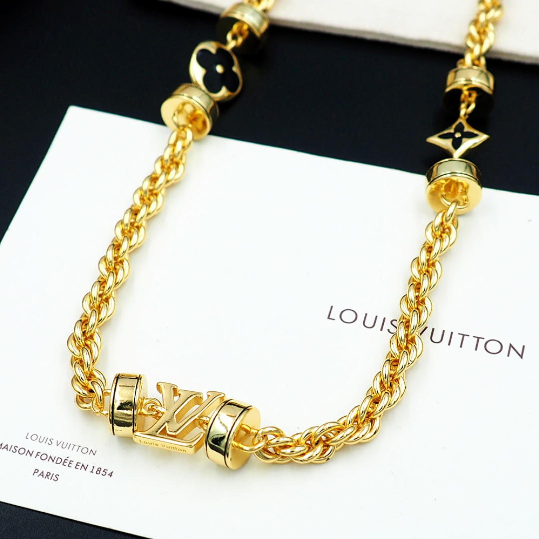 Louis Vuitton 驴家LVWire 项链于意大利匠心制作 以黄铜链环描摹粗绳质感 经做1日处理流露时光摩拳的痕迹
