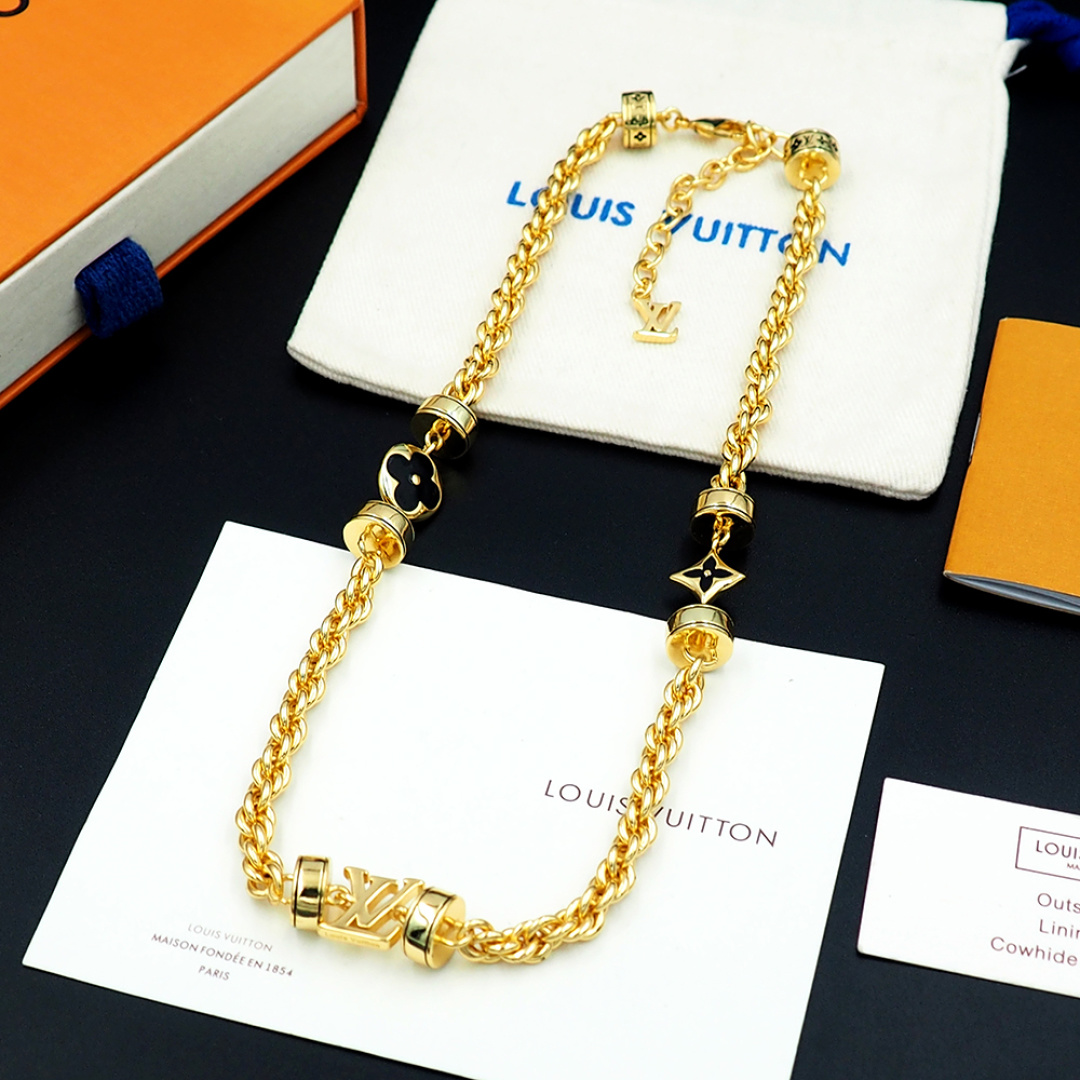 Louis Vuitton 驴家LVWire 项链于意大利匠心制作 以黄铜链环描摹粗绳质感 经做1日处理流露时光摩拳的痕迹