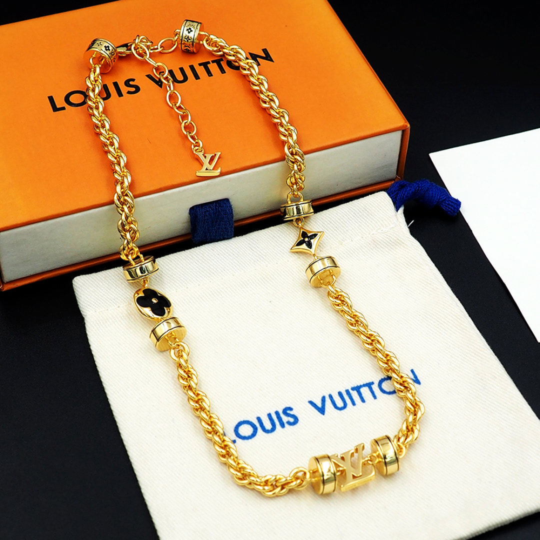 Louis Vuitton 驴家LVWire 项链于意大利匠心制作 以黄铜链环描摹粗绳质感 经做1日处理流露时光摩拳的痕迹