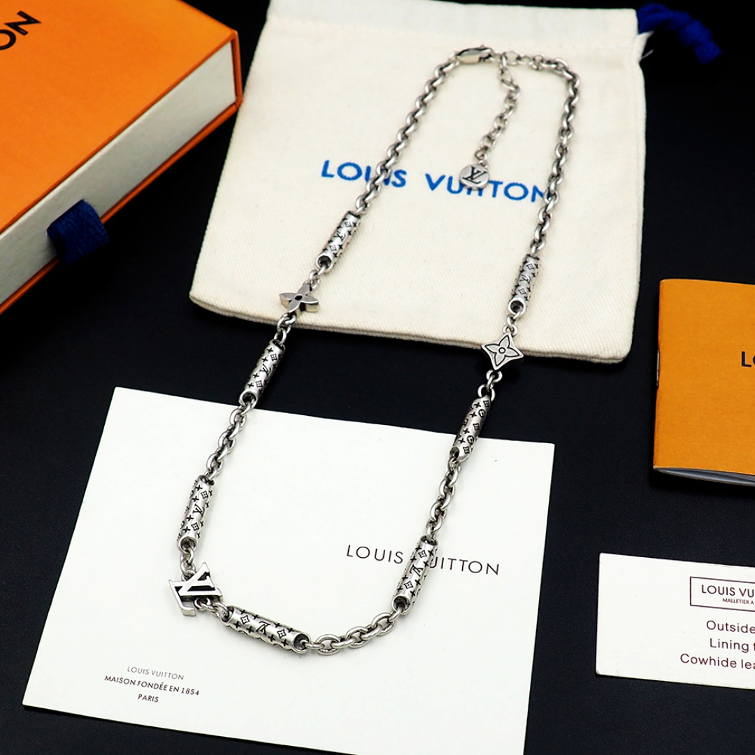 Louis Vuitton 驴家LVBambou 项链以品牌标识和 Monogram铭