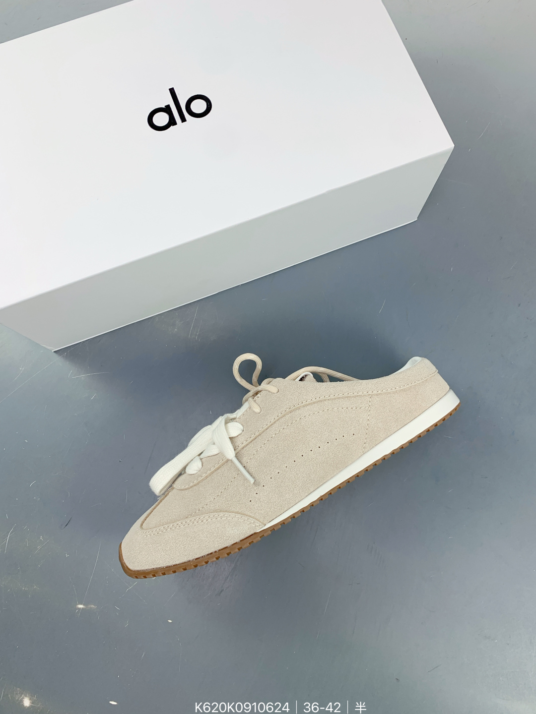 Alo Yoga Launches Mule Sneaker T, photo 2